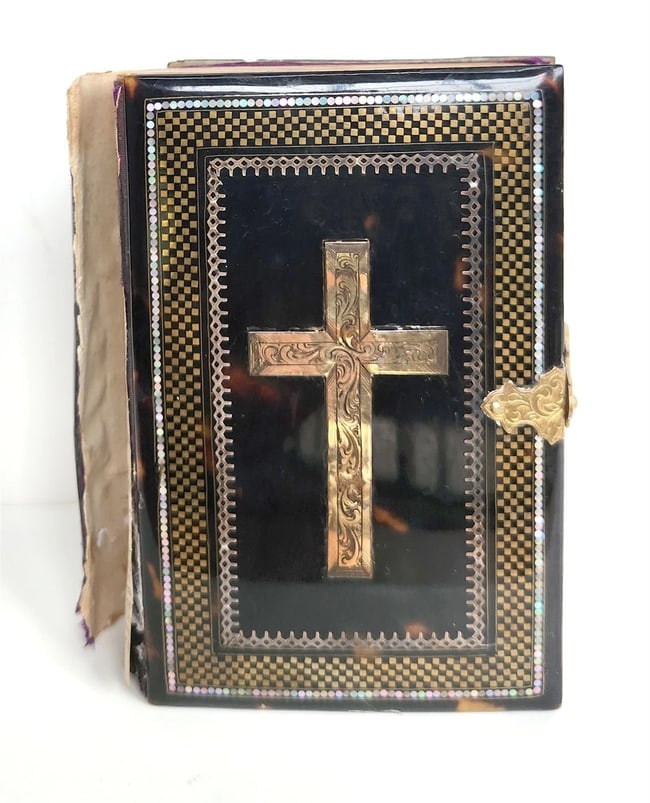 1865 TORTOISESHELL BINDING COMMON PRAYER BOOK & PSALMS in ENGLISH antique: Title: 1865 TORTOISESHELL BINDING COMMON PRAYER BOOK & PSALMS in ENGLISH antiqueDescription: Common Prayer bookwith Psalms of DavidLondon; [1865]size: 3 1/4 by 4 3/4 inchesOriginal inlaid tortoise she