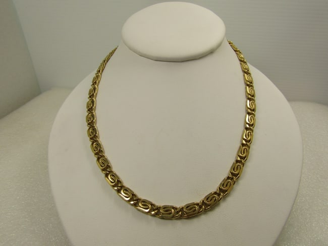 Vintage Gold Tone Bent Link Chain Necklace, 17.5", 1980's-1990's: Vintage Gold Tone Bent Link Chain Necklace, 17.5", 1980's-1990's. This is appx. 6.5mm wide with a lobster clasp in bright and shiny gold tone finish. It is not signed by the maker. Very clean. (W9625.