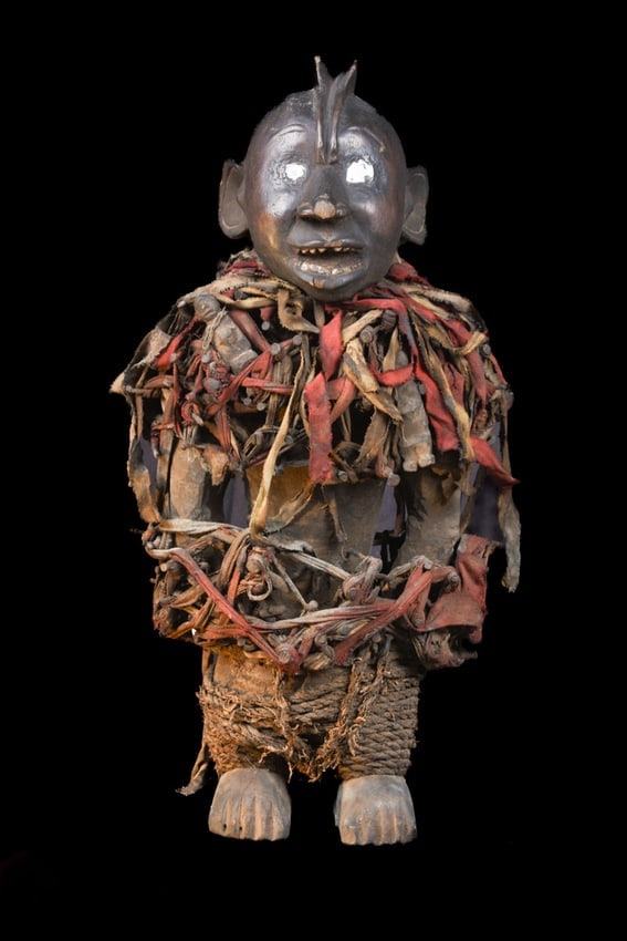 Nkisi Figure – Nail, Wood – Bakongo- Congo: Very complete Nkisi fetish figure from the Bakongo tribe of DR Congo. A Nkisi refers to the spiritual nature of the figure where nkondi refers to the power of the figure itself. Spiritual and religiou