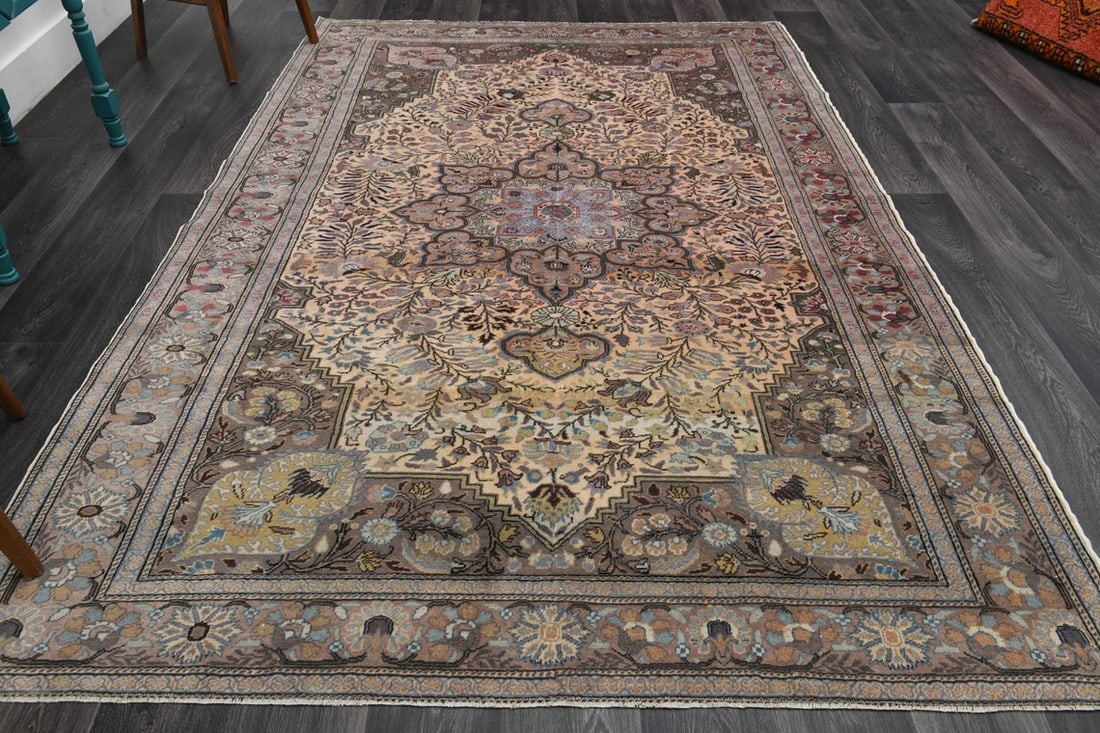 6.2x9.4 ft, ANTIQUE TURKISH OUSHAK Rug: Title: 6.2x9.4 ft, ANTIQUE TURKISH OUSHAK Rug Origin: Turkey Date/Period: 1960 - 1970 Materials: Wool And Cotton Size: Width: 6.2 feet; Length: 9.4 feet Description: This Turkish one-of-a-kind