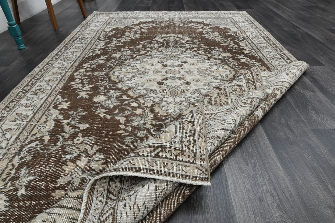 6x10 ft, TURKISH Rug, VINTAGE: Title: 6x10 ft, TURKISH Rug, VINTAGE Origin: Turkey Date/Period: 1960 - 1970 Materials: Wool And Cotton Size: Width: 5.5 feet; Length: 9.6 feet Description: This Turkish one-of-a-kind Vintage Turkish