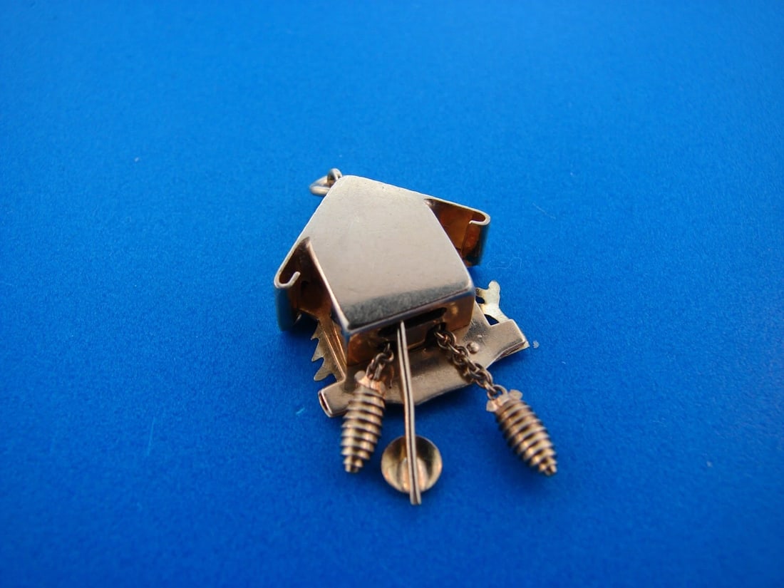 CUTE 18k Yellow Gold Mechanical Clock Charm - 4