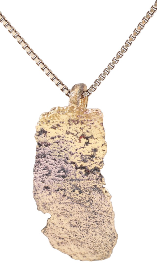 RARE VIKING WOMAN WARRIOR’S BRACELET PENDANT NECKLACE: 10th-11th century AD. Vikings were highly skilled metallurgists, and as a result, breaking metal had supernatural significance for them. Breaking ringjarn (iron rings) as shown on the Larbro Stone,