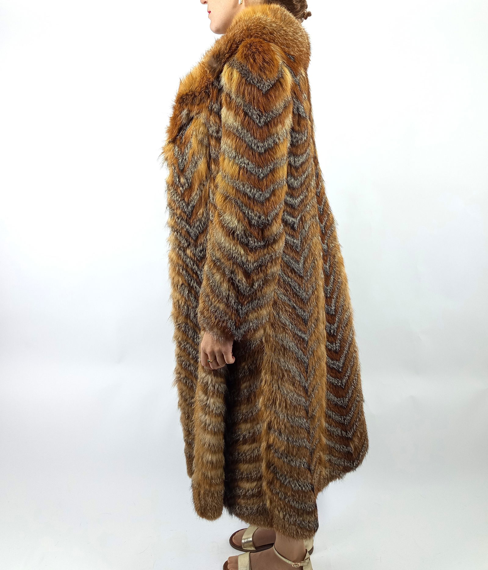 RED SILVER FOX FUR COAT EU: XL ; US: 18 - 9