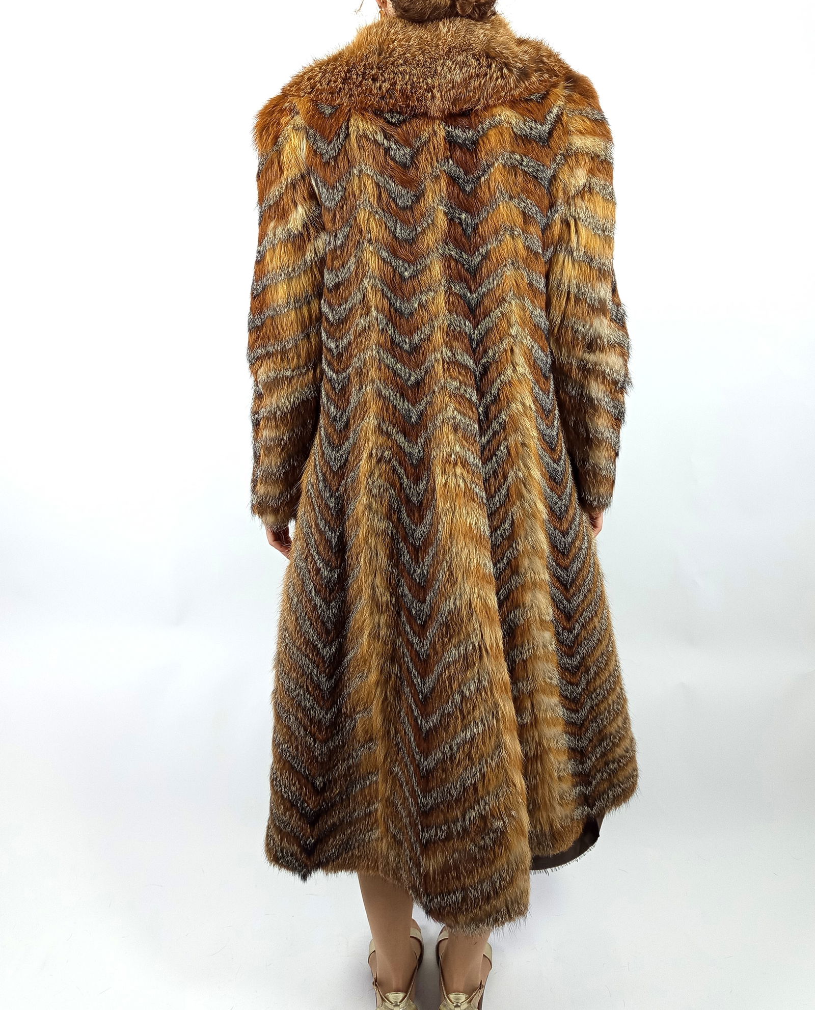 RED SILVER FOX FUR COAT EU: XL ; US: 18 - 10