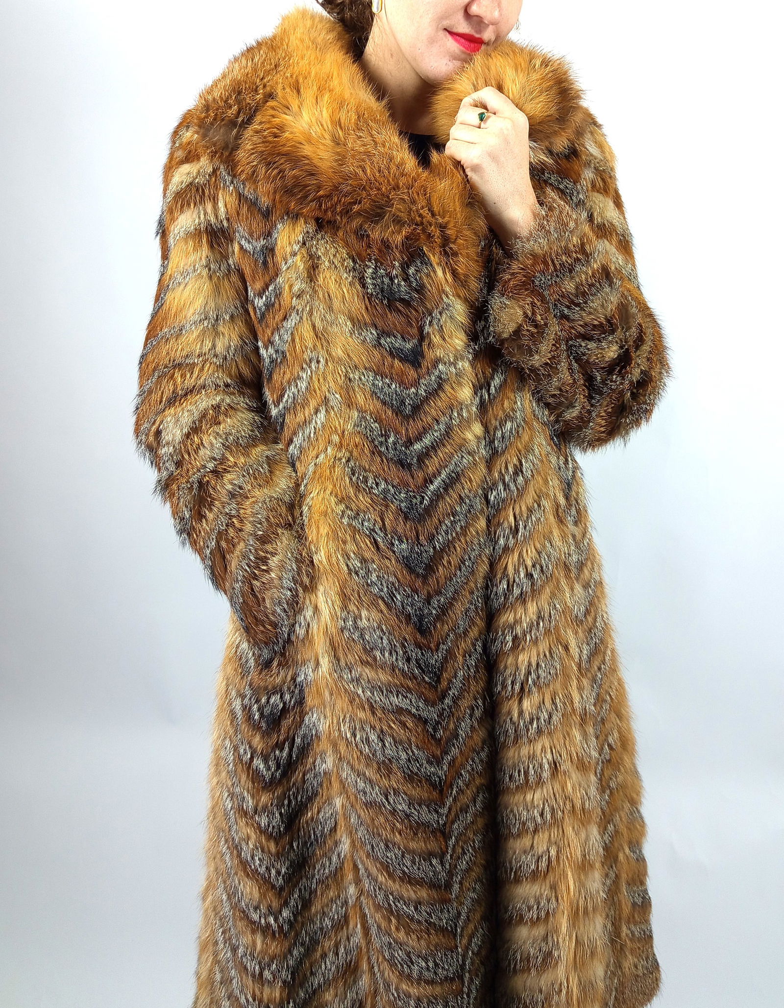 RED SILVER FOX FUR COAT EU: XL ; US: 18 - 6