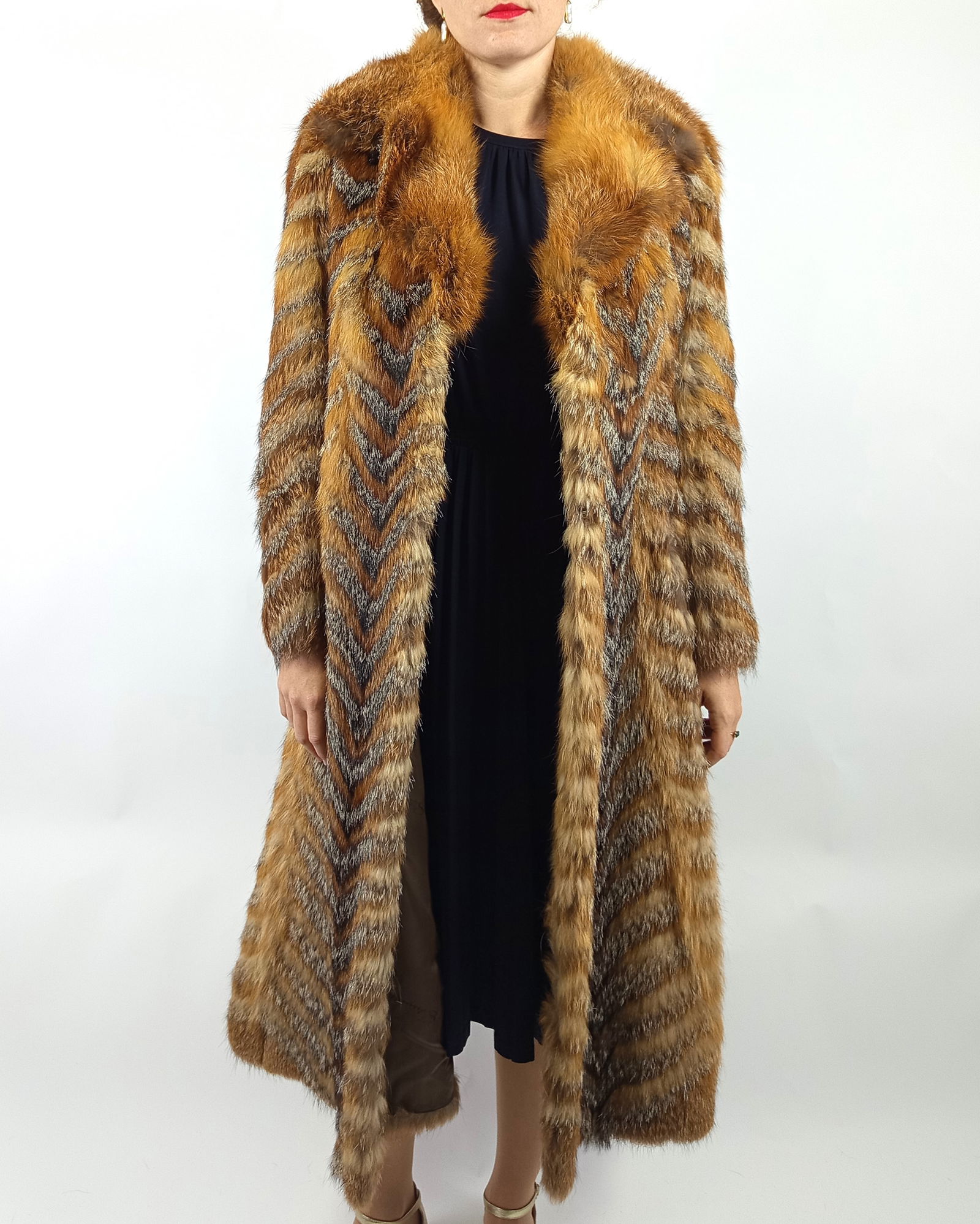RED SILVER FOX FUR COAT EU: XL ; US: 18 - 8