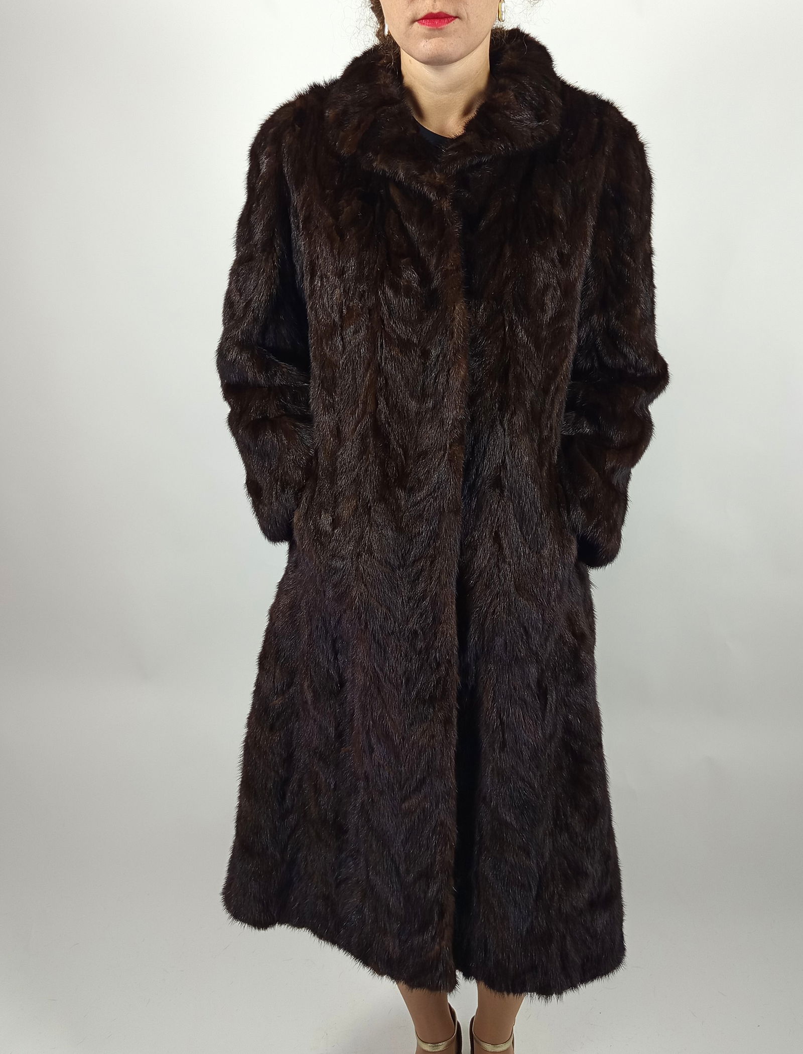 LONG BROWN MINK FUR COAT EU: XL ; US: 20 - 9