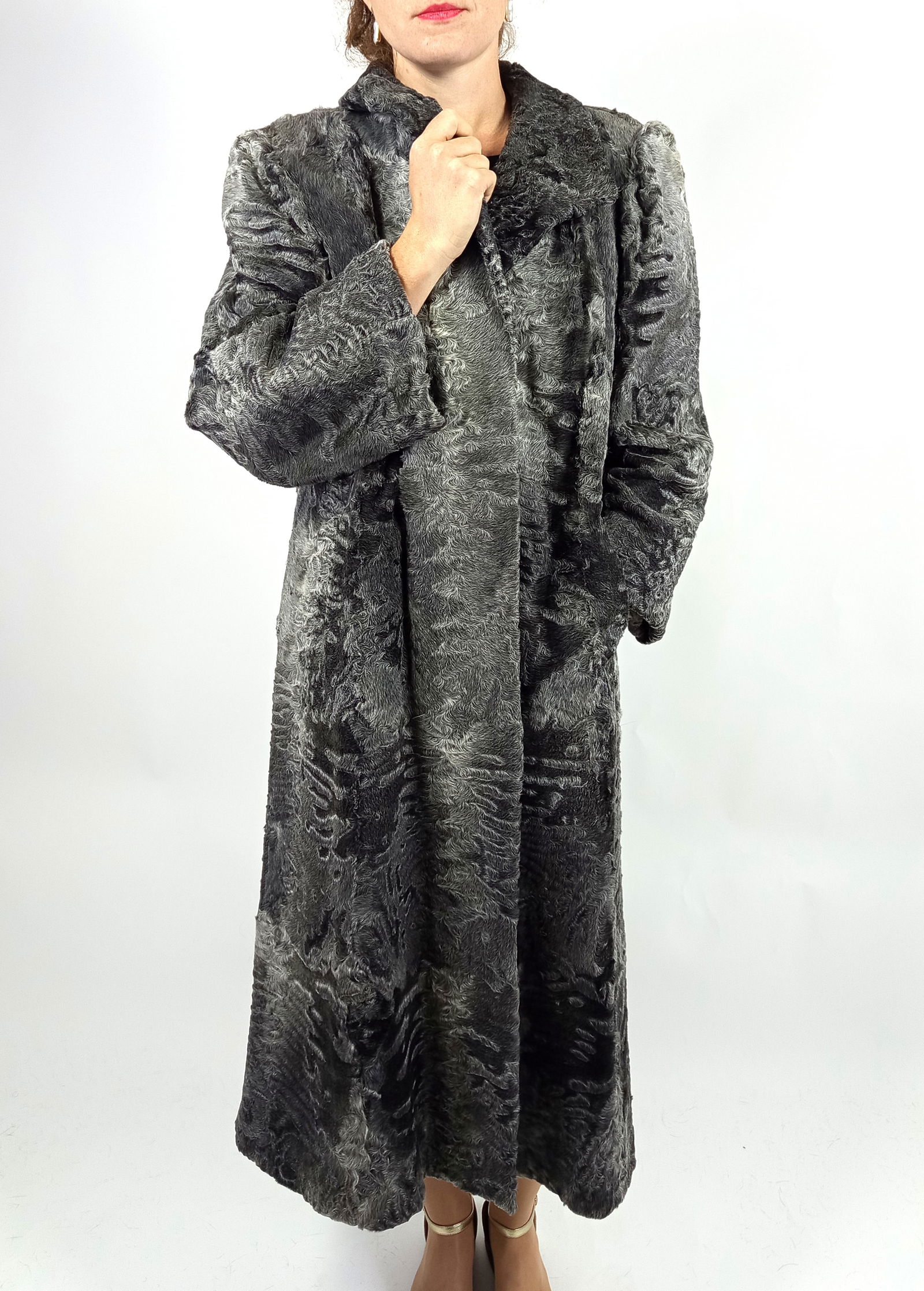 SILVER GREY PERSIAN LAMB FUR COAT EU: XL ; US: 20 - 8