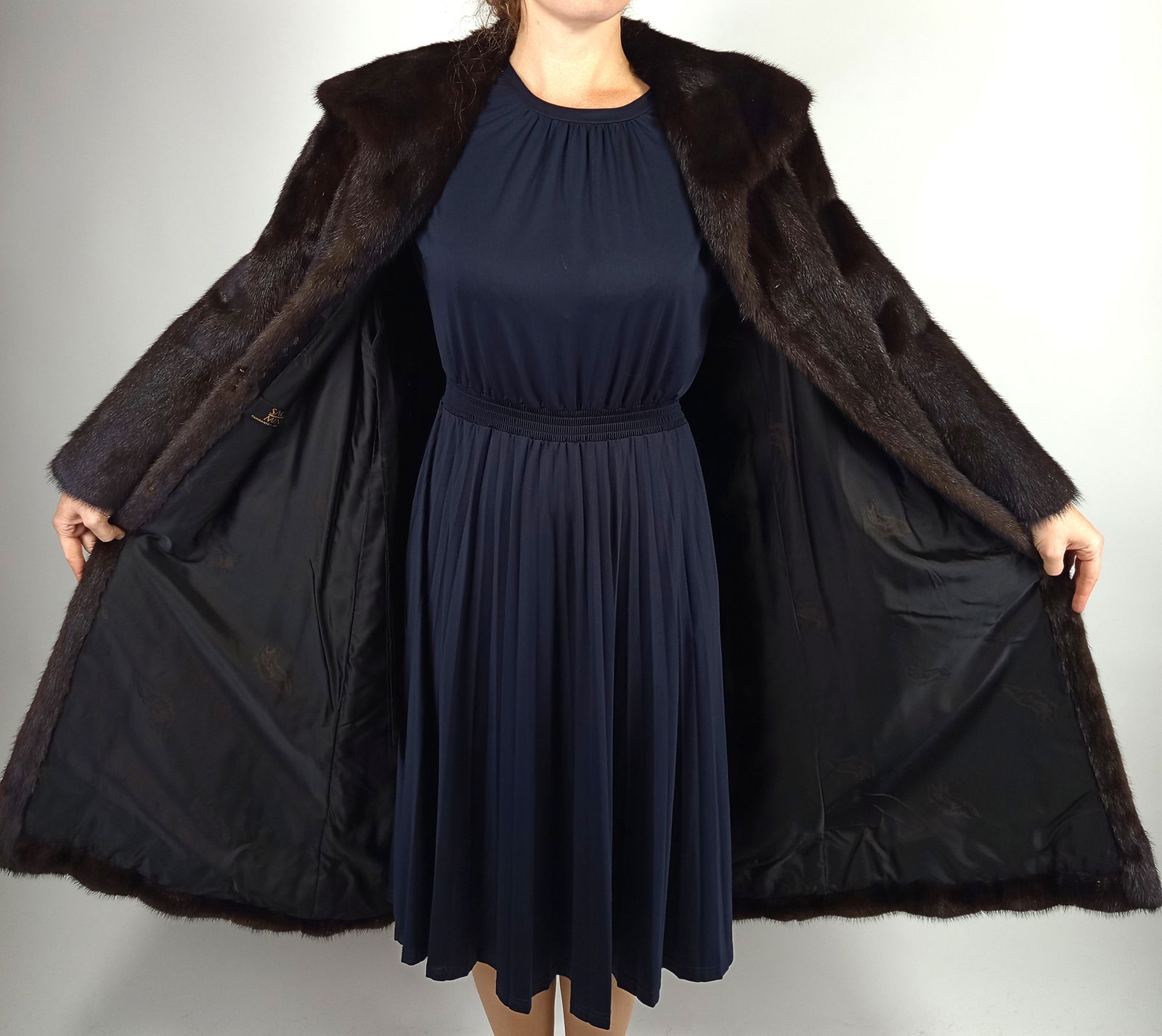 SAGA MAHOGNAY MINK FUR COAT EU: L; US: 16 - 6