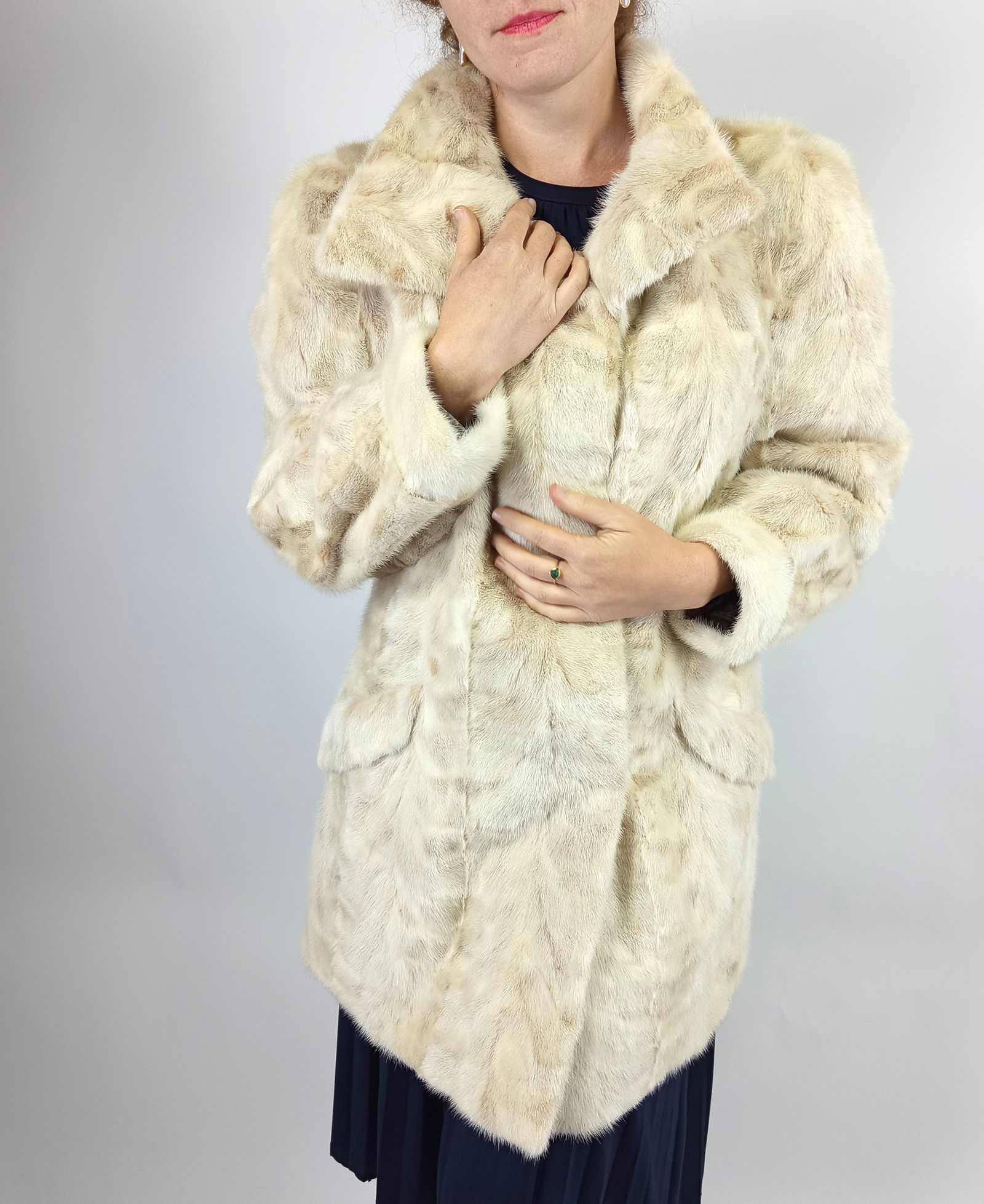 WHITE MINK FUR COAT EU: XL ; US: 20 - 9