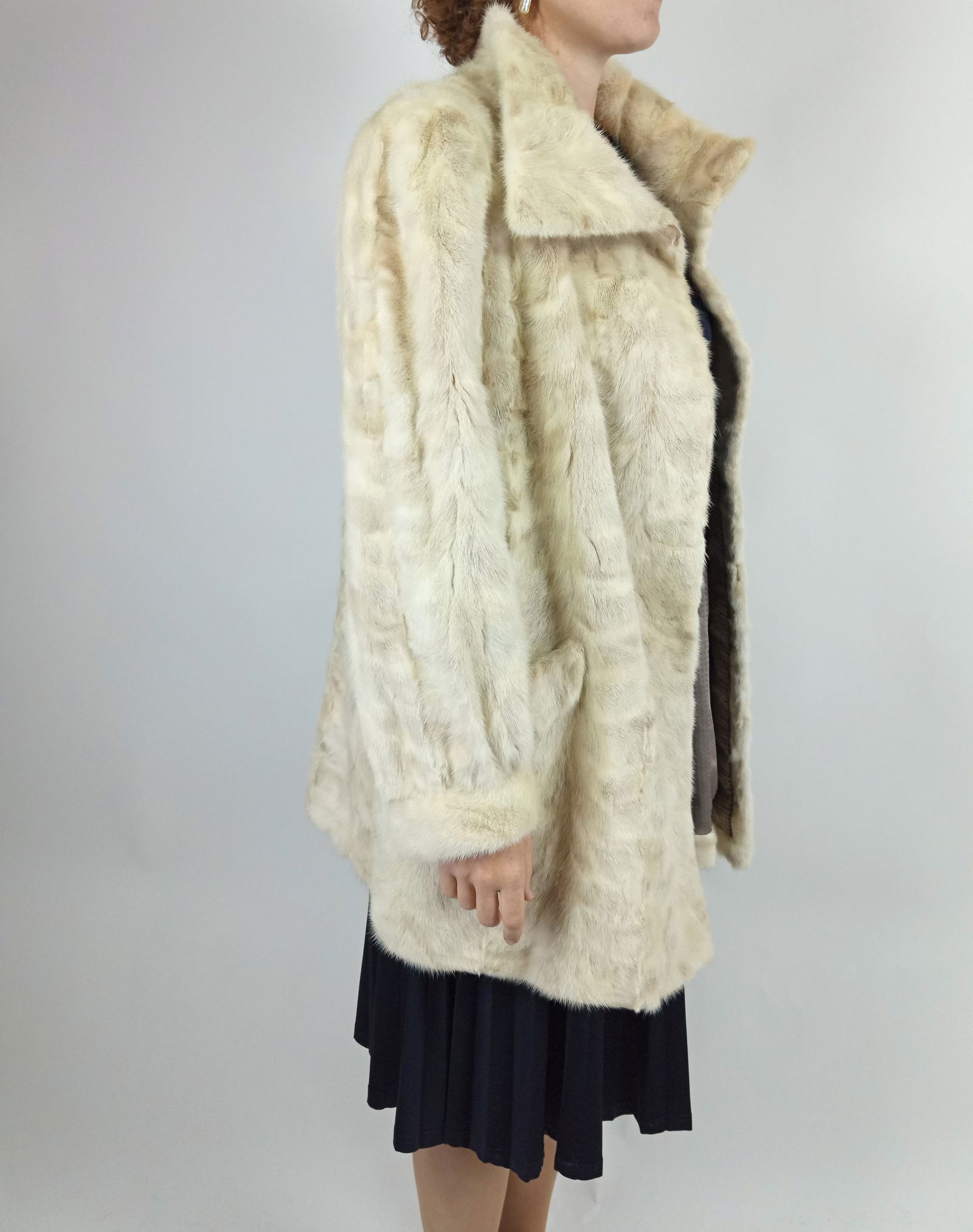 WHITE MINK FUR COAT EU: XL ; US: 20 - 5