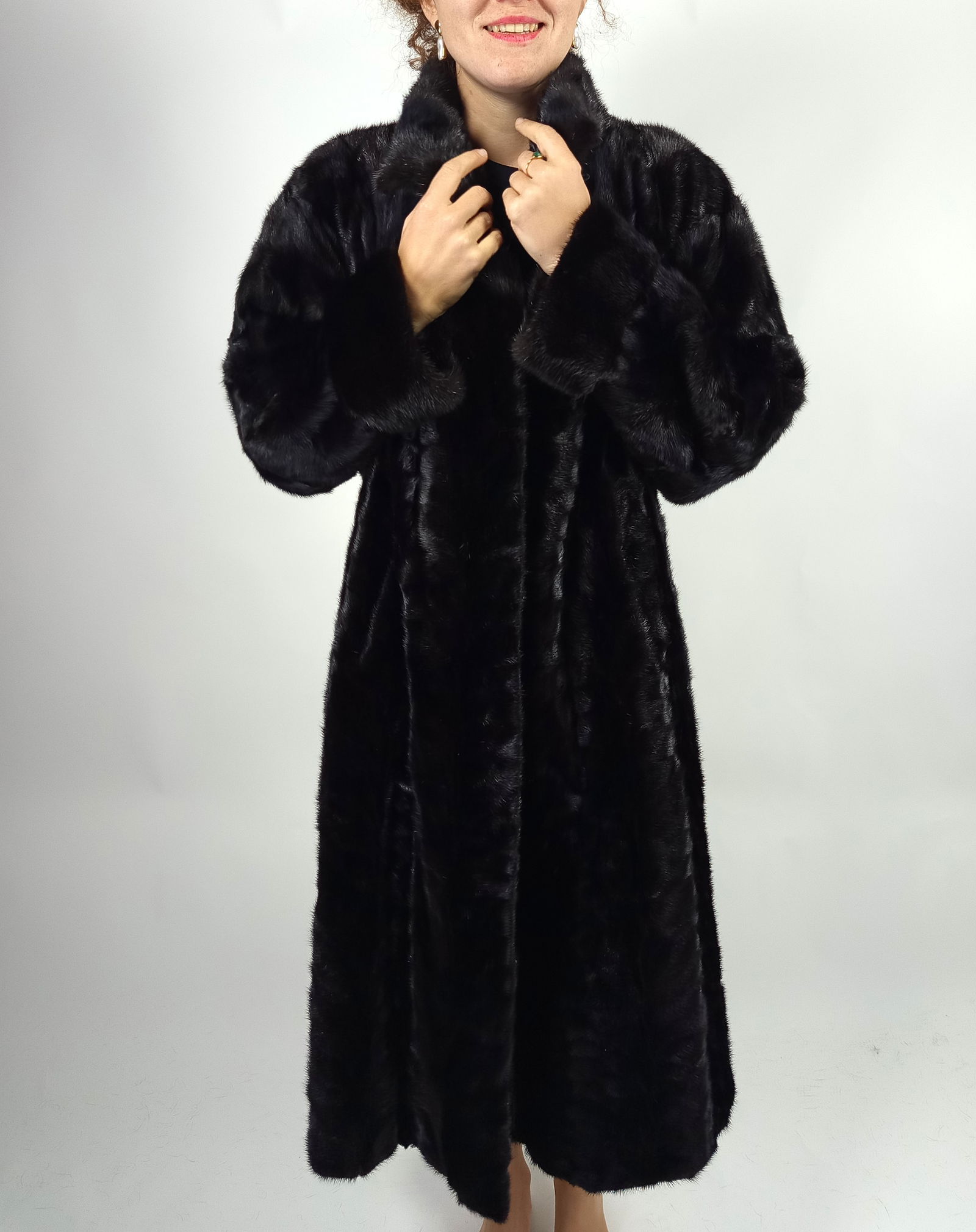 BLACK MINK FUR COAT EU: XL ; US: 24 - 4
