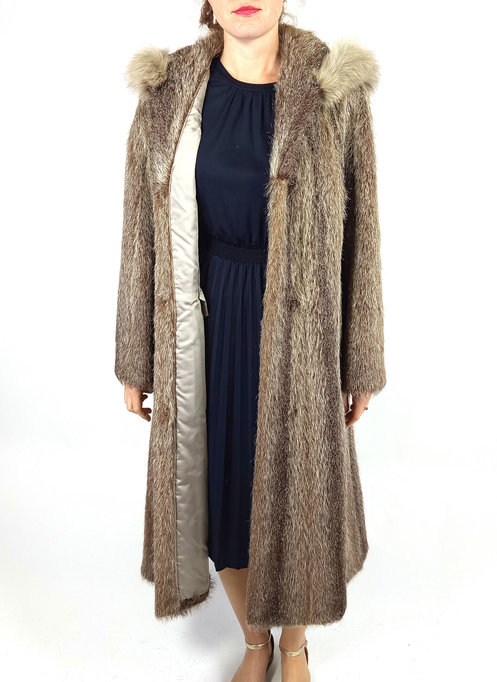 NUTRIA FUR COAT EU: XL ; US: 20 - 5
