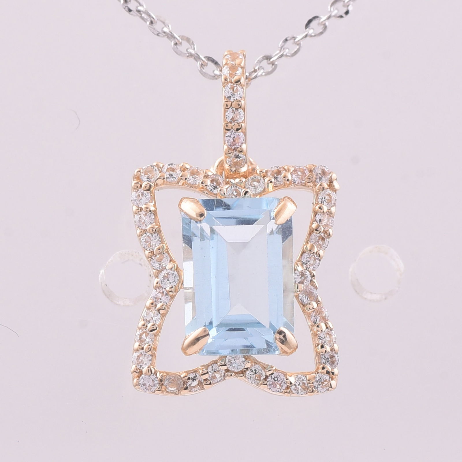 1.38 Ct Octagon Blue Topaz 9K Gold Pendant: Title: 1.38 Ct Octagon Blue Topaz 9K Gold Pendant Description: 1.38 Total Carat Blue Topaz 9K Gold Pendant Specifications - Total Weight 1.019 g - Center Gemstone Blue Topaz - Gemstone Carat Weight