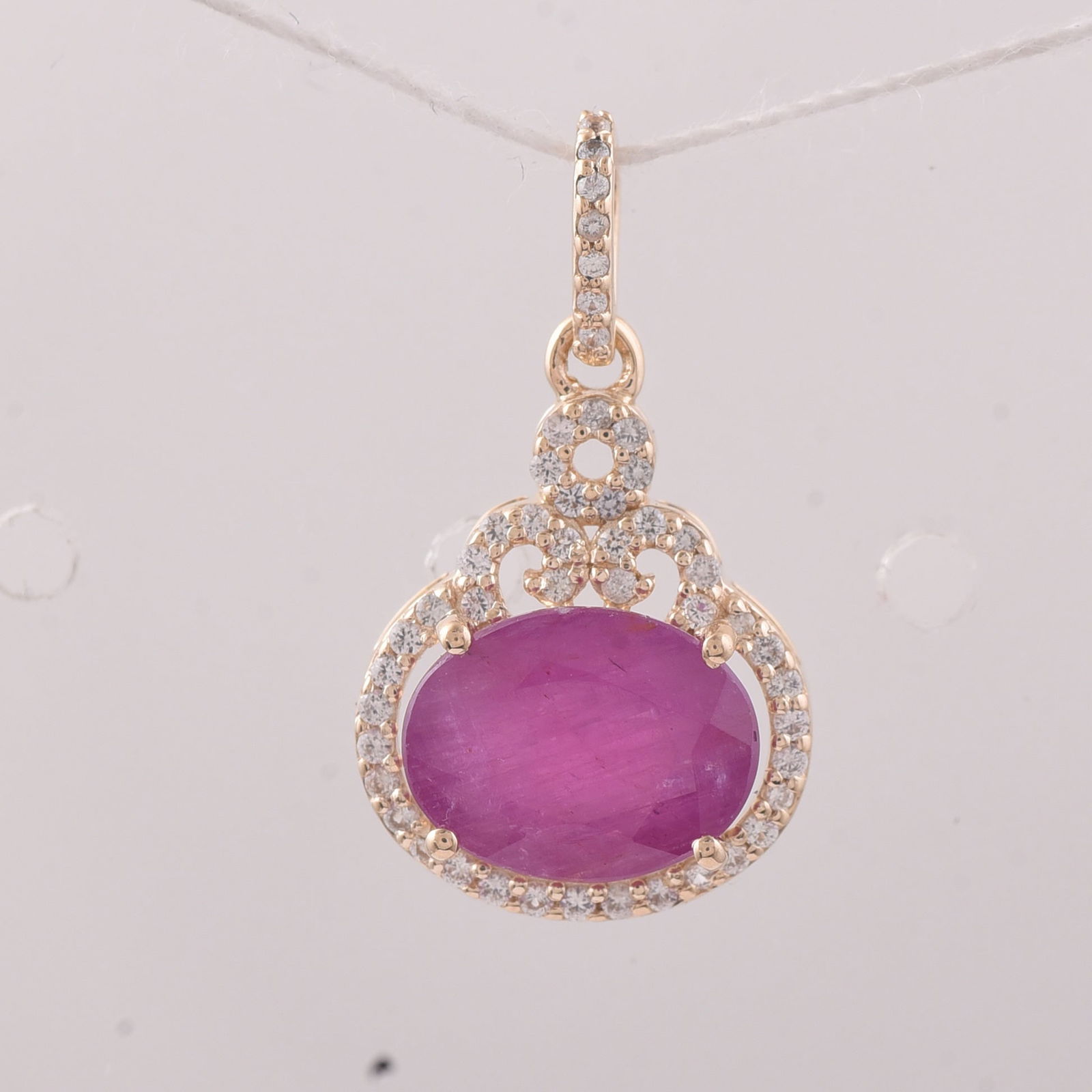 2.81 Ct Oval Ruby 9K Gold Pendant: Title: 2.81 Ct Oval Ruby 9K Gold Pendant Description: 2.81 Total Carat Ruby 9K Gold Pendant Specifications - Total Weight 1.348 g - Center Gemstone Ruby - Gemstone Carat Weight 2.6 Carats - Gemstone