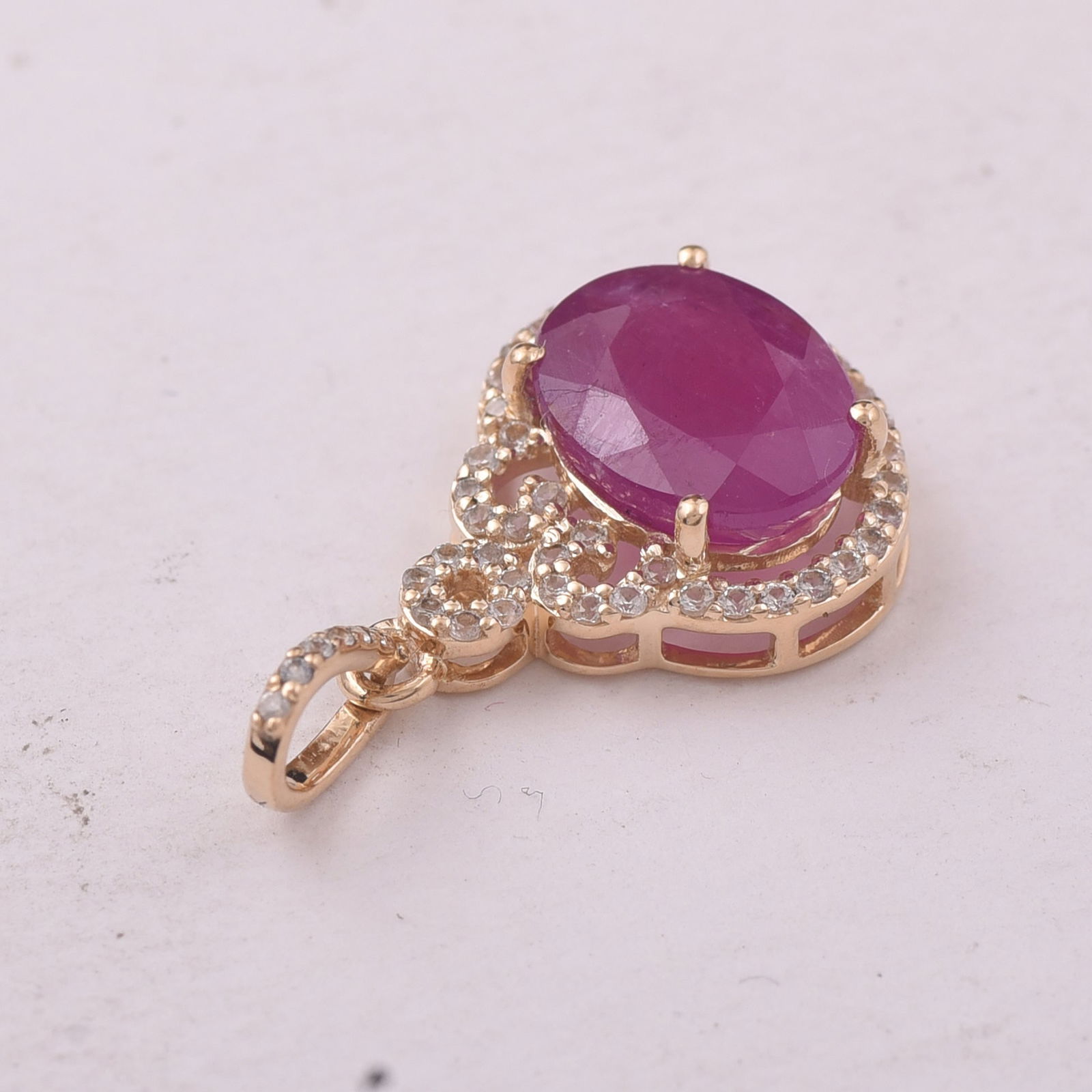 2.81 Ct Oval Ruby 9K Gold Pendant - 4