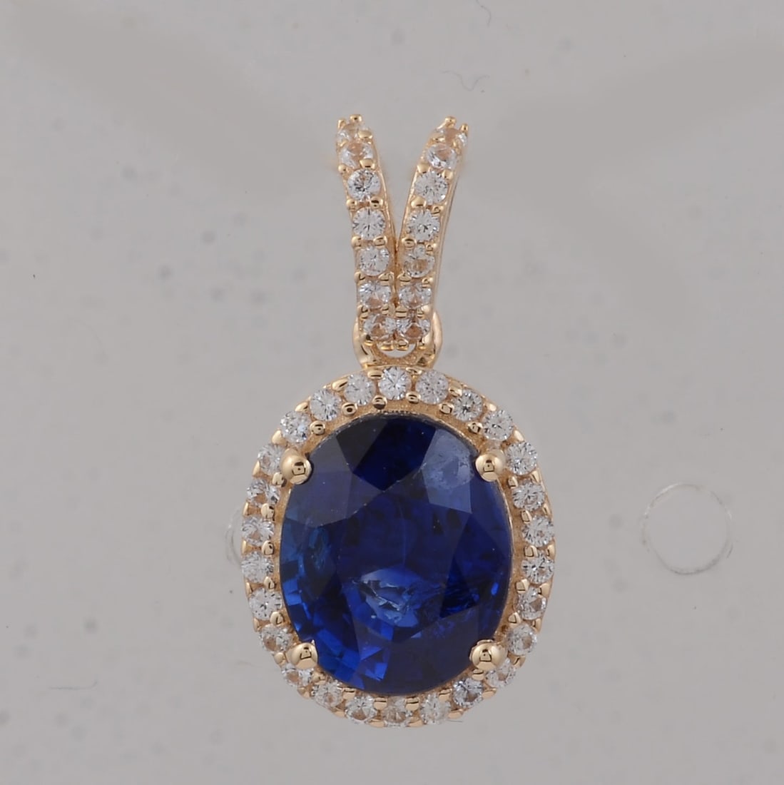 2.26 Ct Oval Sapphire 9K Gold Pendant (1 of 5)