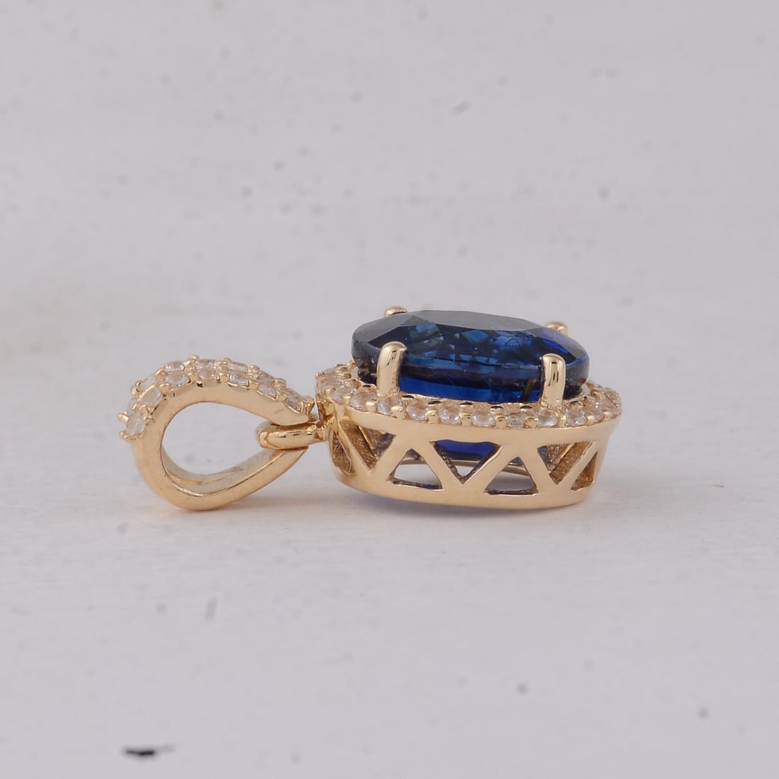 2.26 Ct Oval Sapphire 9K Gold Pendant - 3