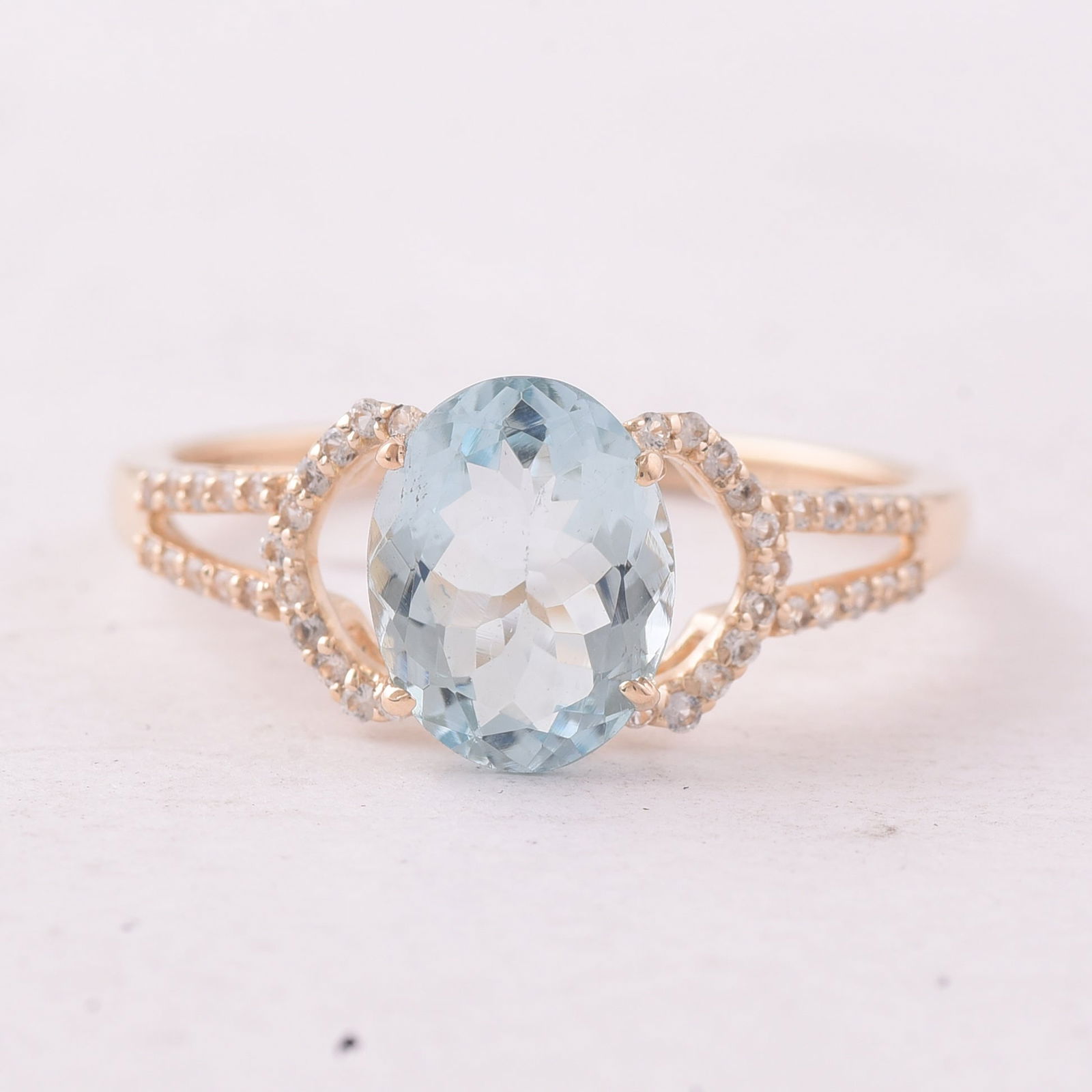 1.59 Ct Oval Aquamarine 9K Gold Ring: Title: 1.59 Ct Oval Aquamarine 9K Gold Ring Description: 1.59 Total Carat Aquamarine 9K Gold Ring Specifications - Total Weight 1.714 g - Center Gemstone Aquamarine - Gemstone Carat Weight 1.41 Carats