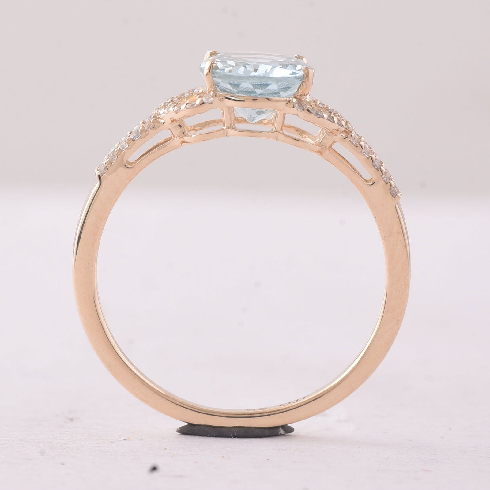1.59 Ct Oval Aquamarine 9K Gold Ring - 3