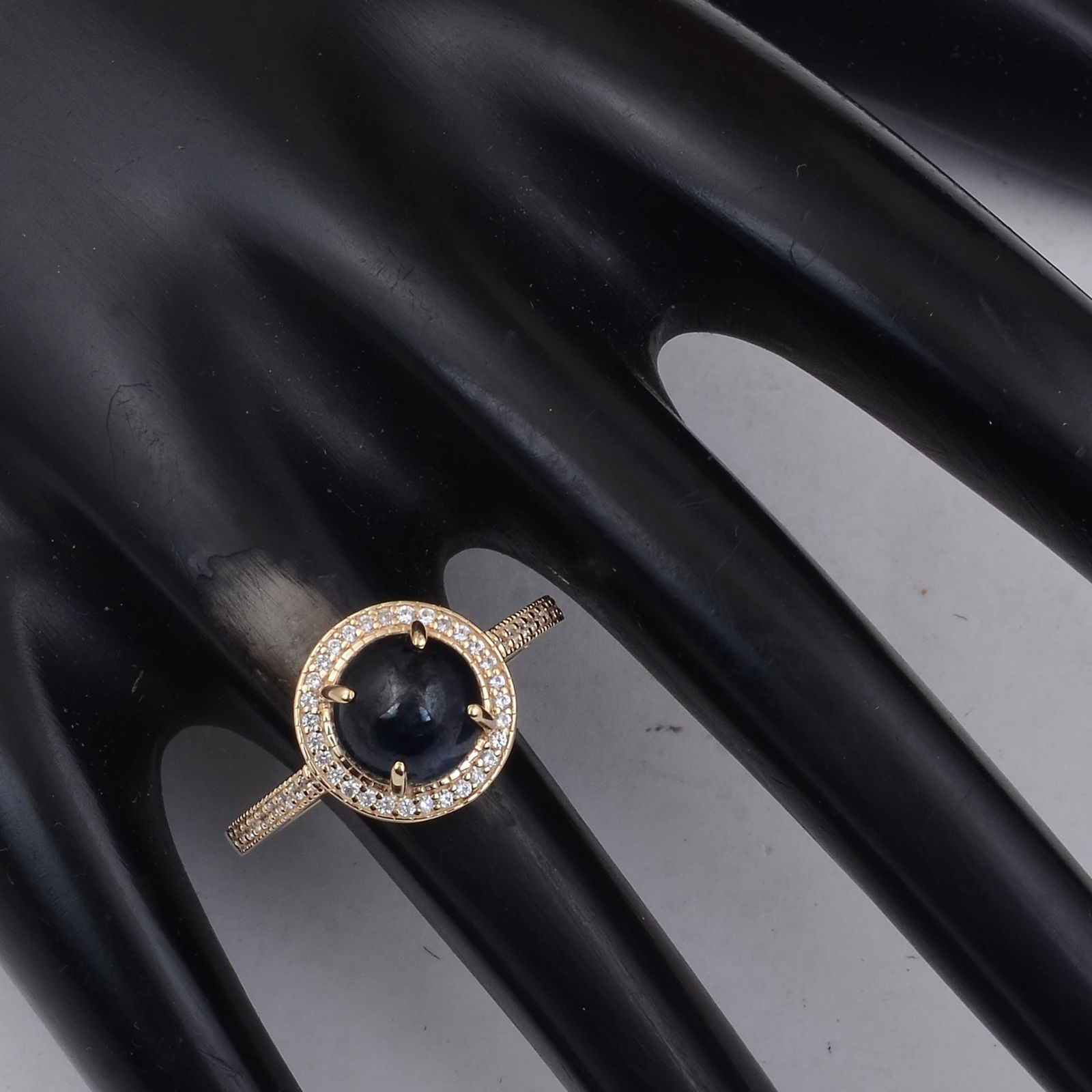 3.23 Ct Round Sapphire 9K Gold Ring - 2