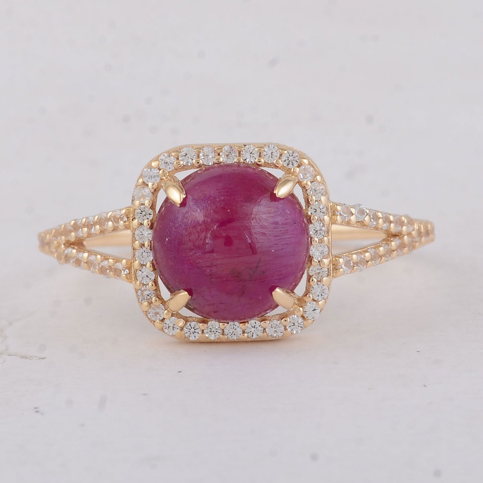 2.79 Ct Round Ruby 9K Gold Ring: Title: 2.79 Ct Round Ruby 9K Gold Ring Description: 2.79 Total Carat Ruby 9K Gold Ring Specifications - Total Weight 2 g - Center Gemstone Ruby - Gemstone Carat Weight 2.55 Carats - Gemstone Measureme
