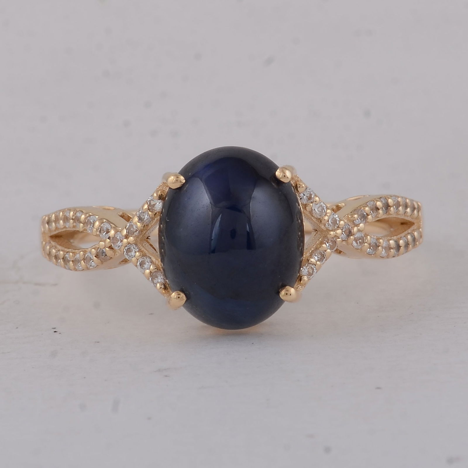 4.14 Ct Oval Sapphire 9K Gold Ring: Title: 4.14 Ct Oval Sapphire 9K Gold Ring Description: 4.14 Total Carat Sapphire 9K Gold Ring Specifications - Total Weight 2.83 g - Center Gemstone Sapphire - Gemstone Carat Weight 3.97 Carats -
