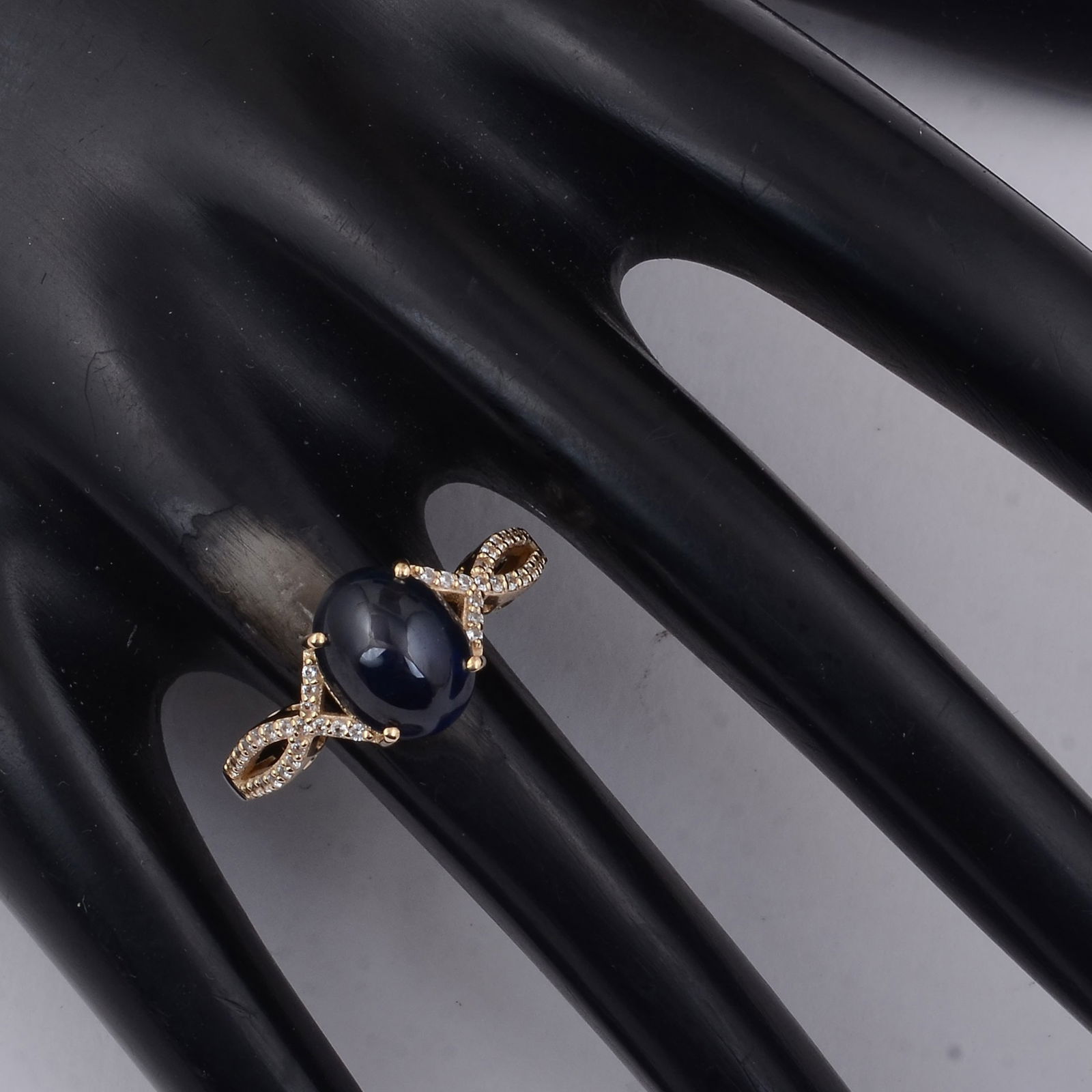 4.14 Ct Oval Sapphire 9K Gold Ring - 2