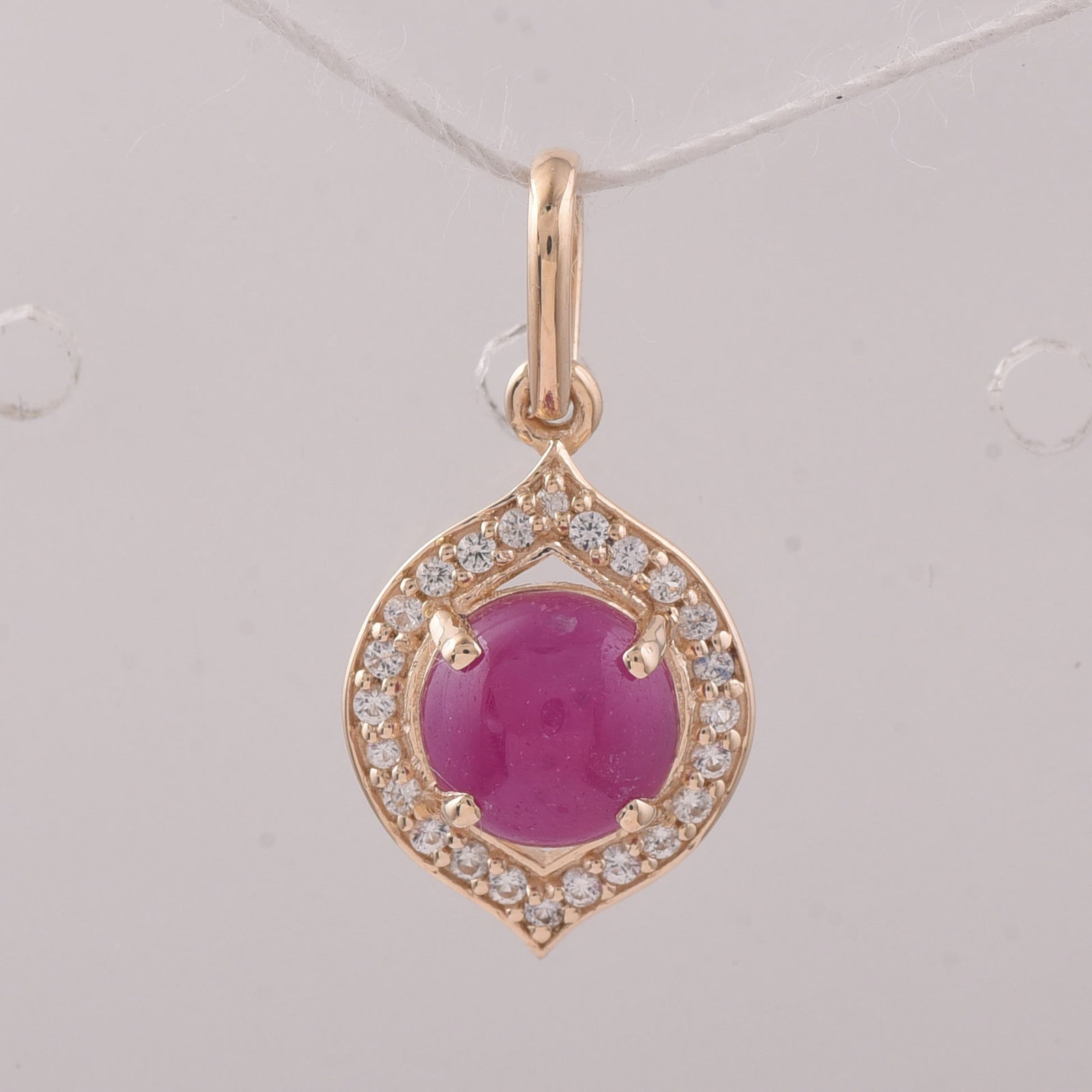 1.18 Ct Round Ruby 9K Gold Pendant: Title: 1.18 Ct Round Ruby 9K Gold Pendant Description: 1.18 Total Carat Ruby 9K Gold Pendant Specifications - Total Weight 0.887 g - Center Gemstone Ruby - Gemstone Carat Weight 1.08 Carats -