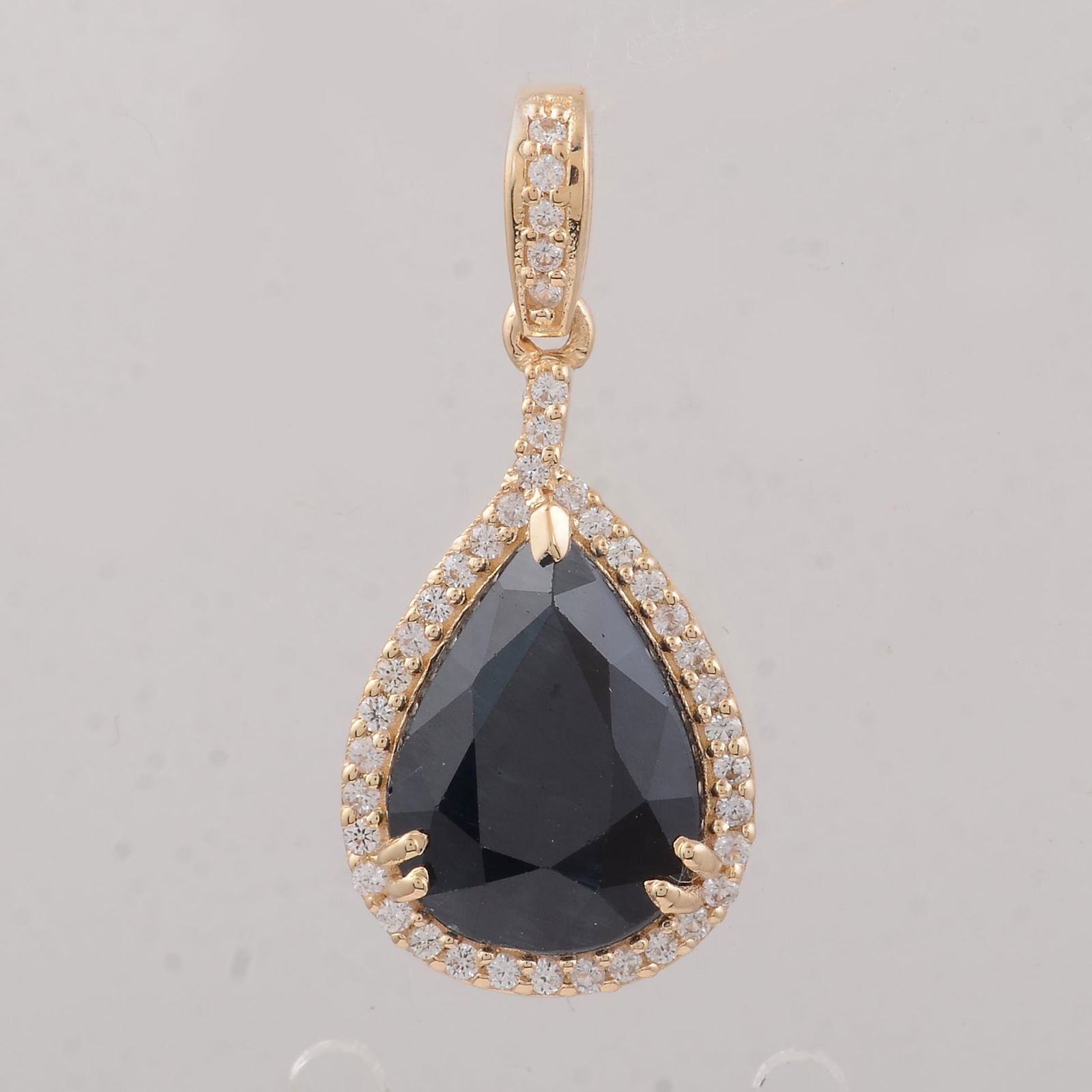 3.15 Ct Pear Sapphire 9K Gold Pendant: Title: 3.15 Ct Pear Sapphire 9K Gold Pendant Description: 3.15 Total Carat Sapphire 9K Gold Pendant Specifications - Total Weight 1.51 g - Center Gemstone Sapphire - Gemstone Carat Weight 2.98 Carats