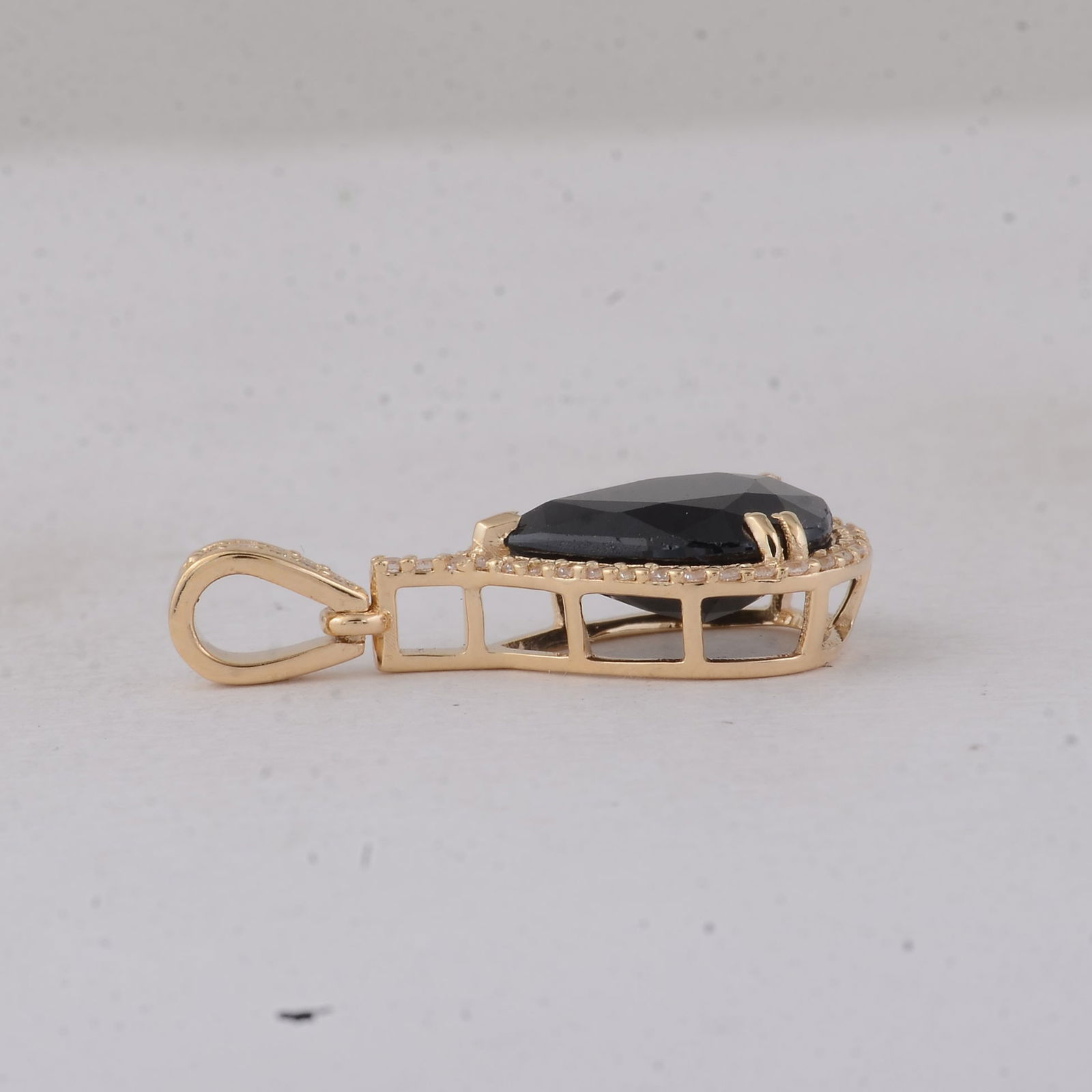 3.15 Ct Pear Sapphire 9K Gold Pendant - 3