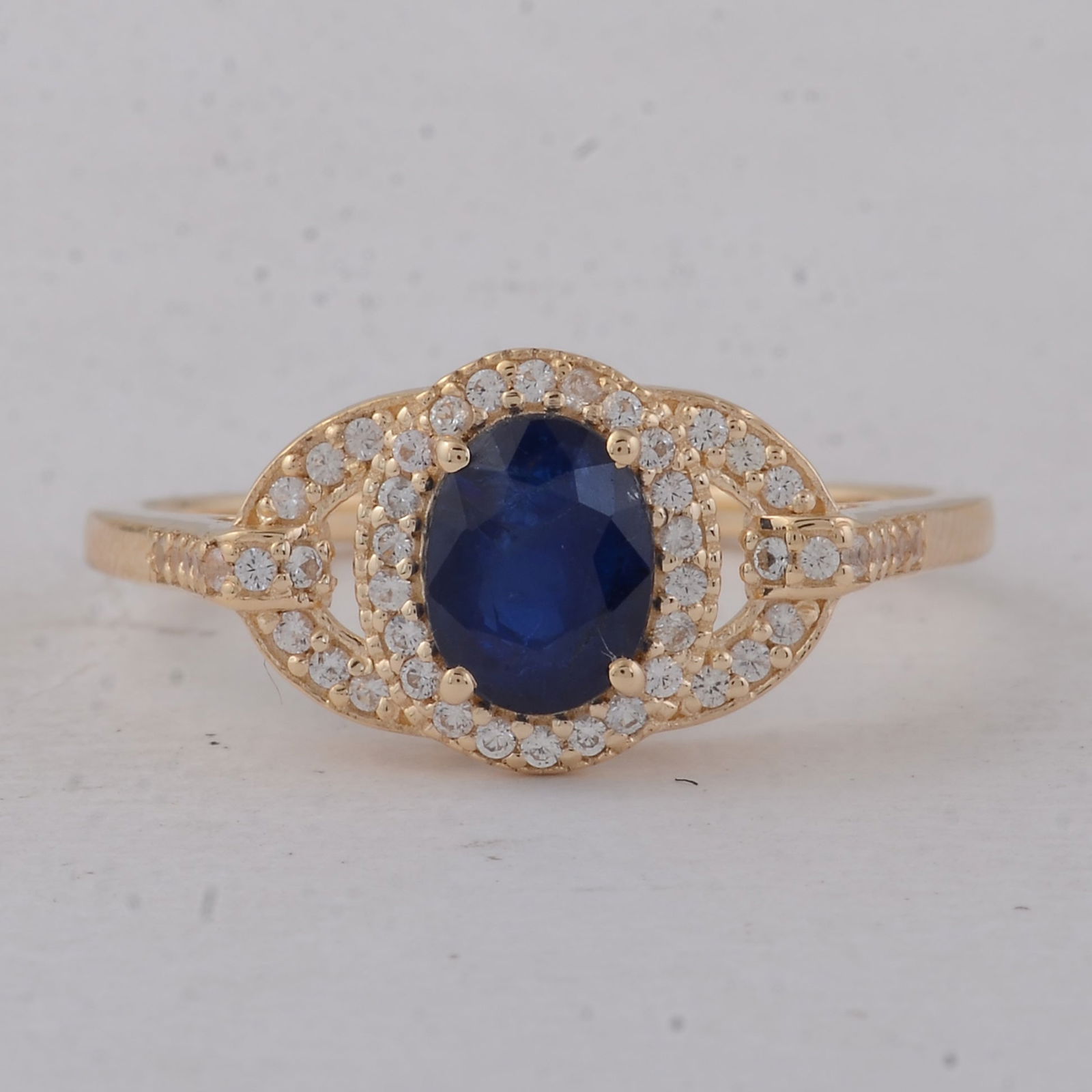 1.32 Ct Oval Blue Sapphire 9K Gold Ring (1 of 5)