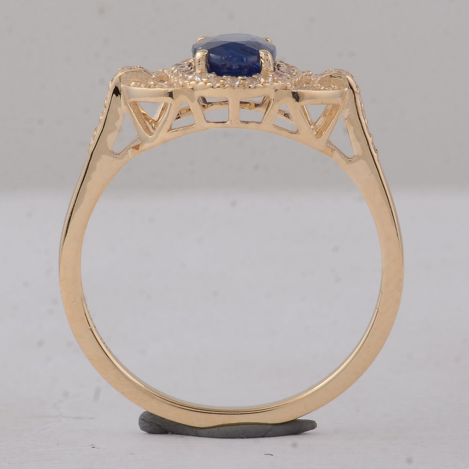 1.32 Ct Oval Blue Sapphire 9K Gold Ring - 4