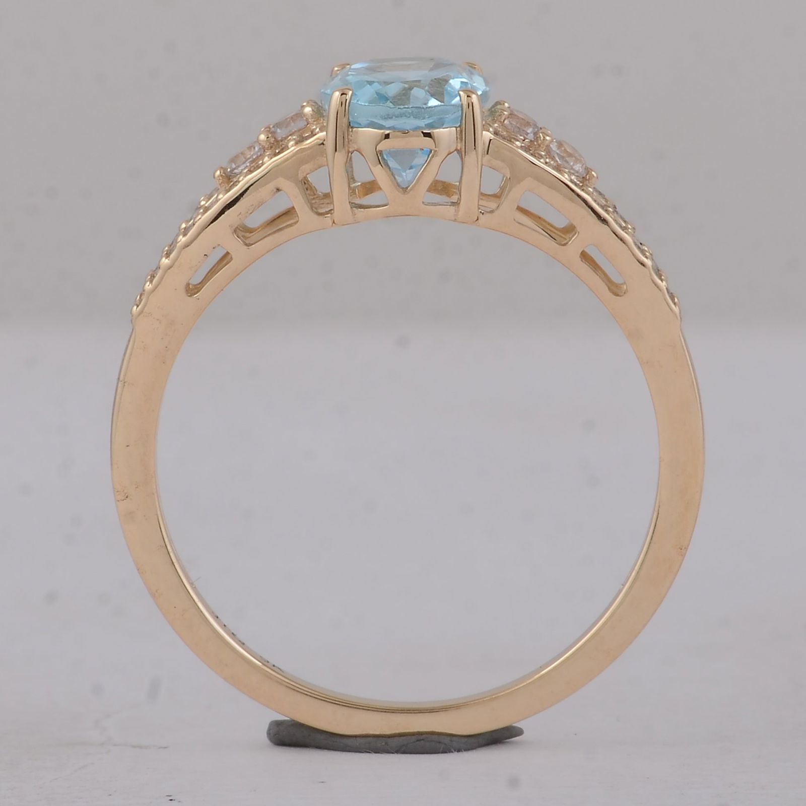 1.75 Ct Oval Blue Topaz 9K Gold Ring - 4