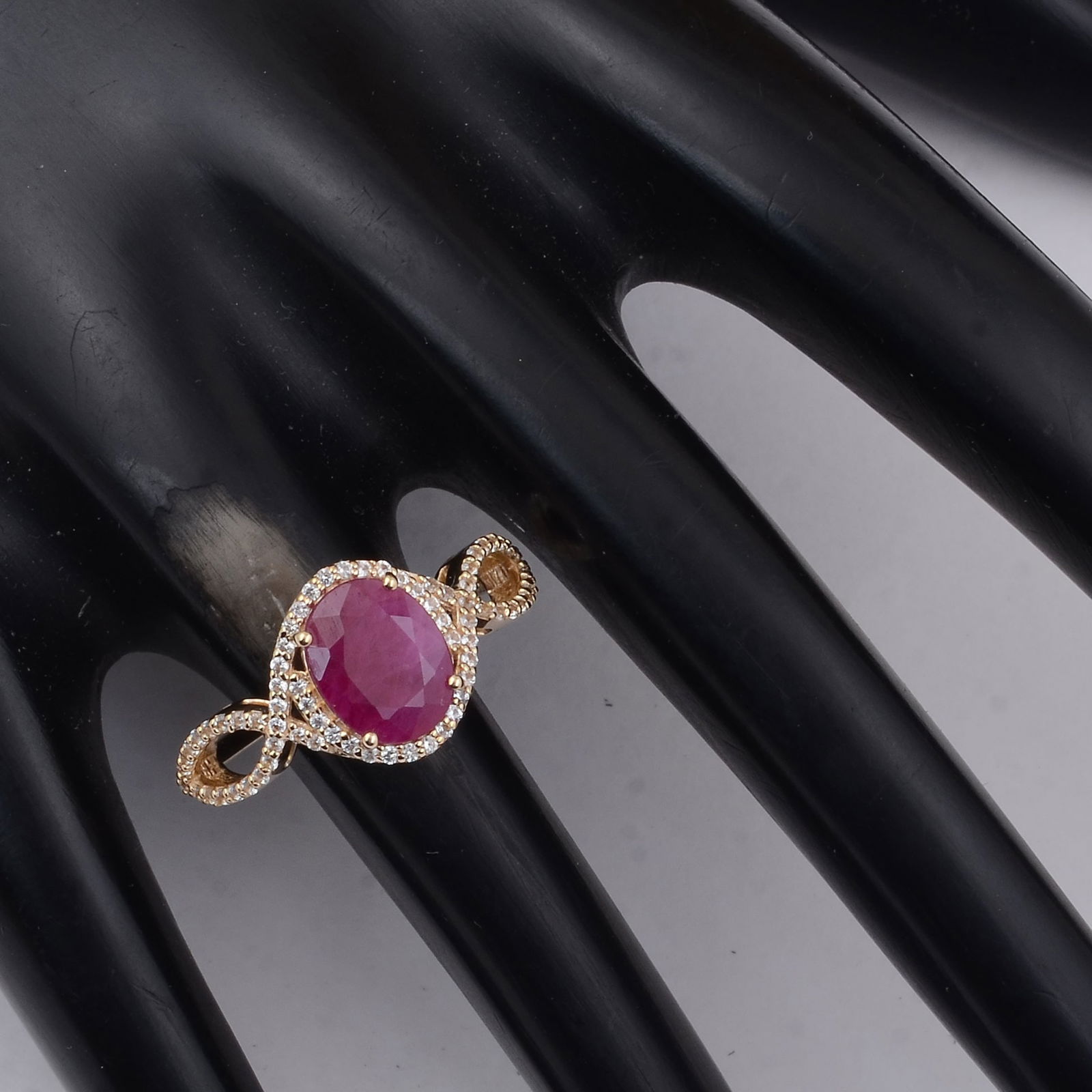 2.25 Ct Oval Ruby 9K Gold Ring - 2
