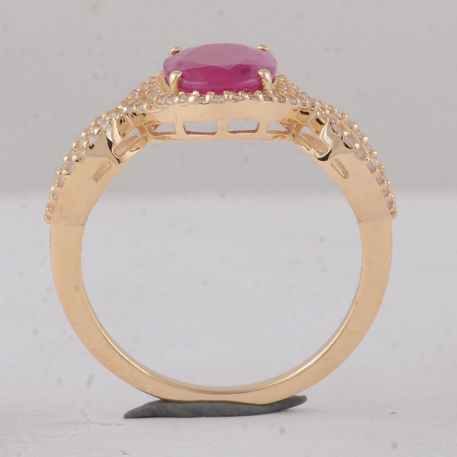 2.25 Ct Oval Ruby 9K Gold Ring - 4