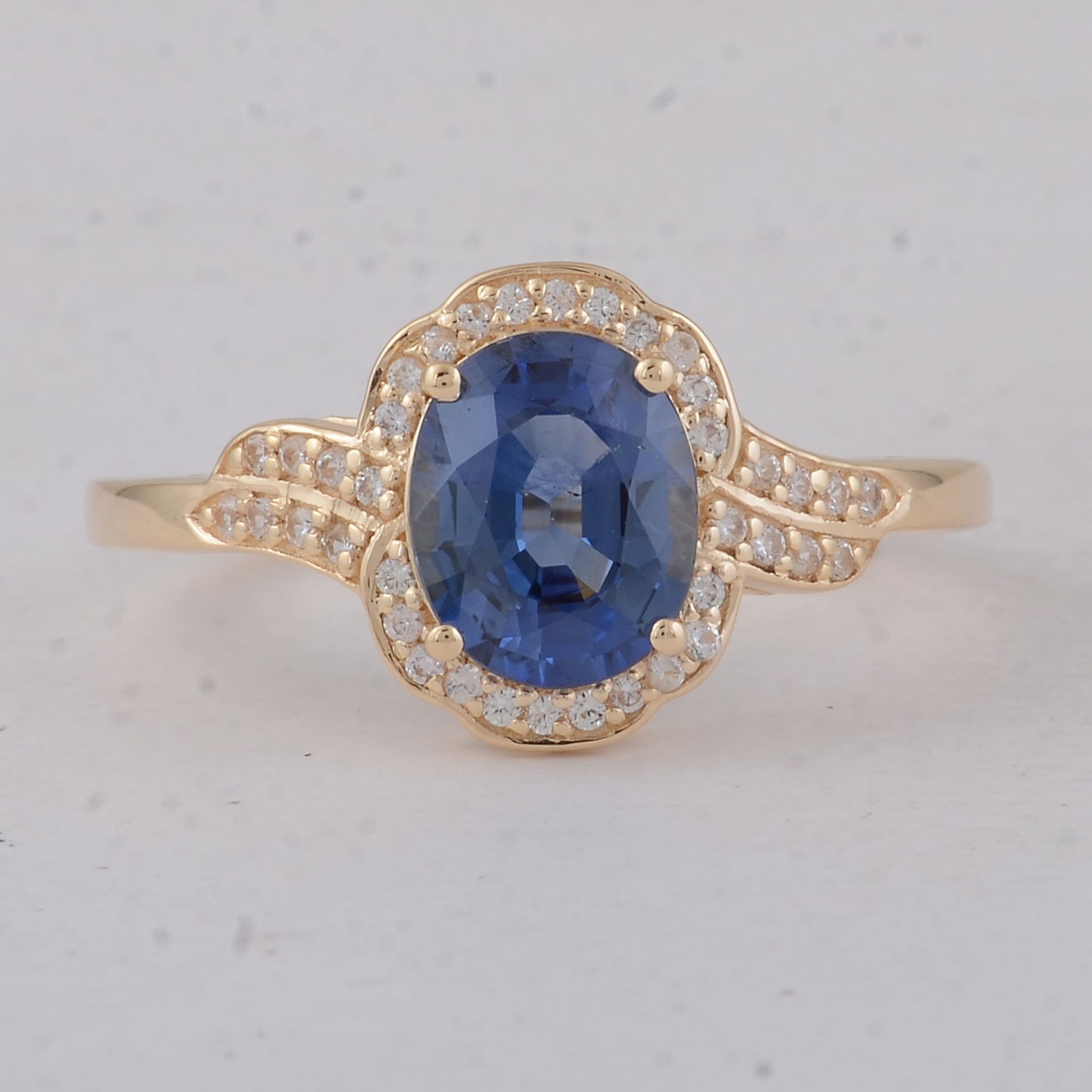 1.72 Ct Oval Sapphire 9K Gold Ring (1 of 5)