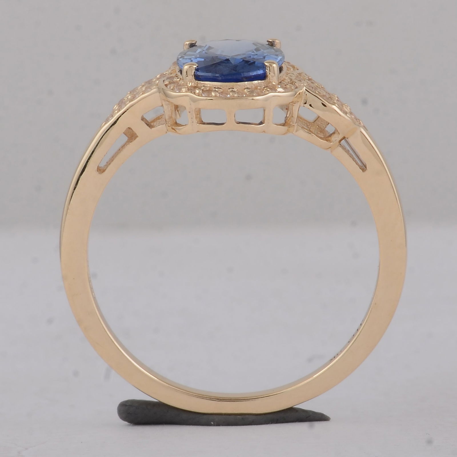 1.72 Ct Oval Sapphire 9K Gold Ring - 3