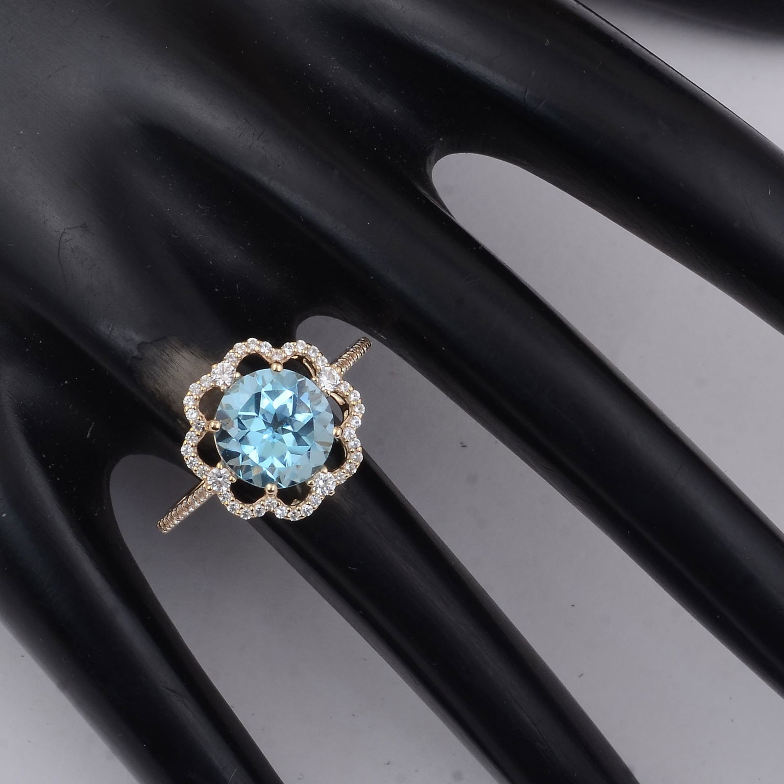 3.69 Ct Round Blue Topaz 9K Gold Ring - 2