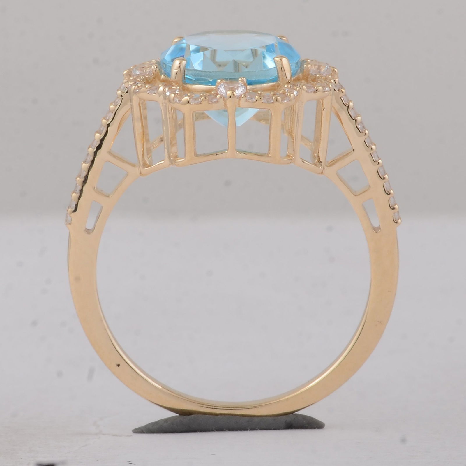 3.69 Ct Round Blue Topaz 9K Gold Ring - 3