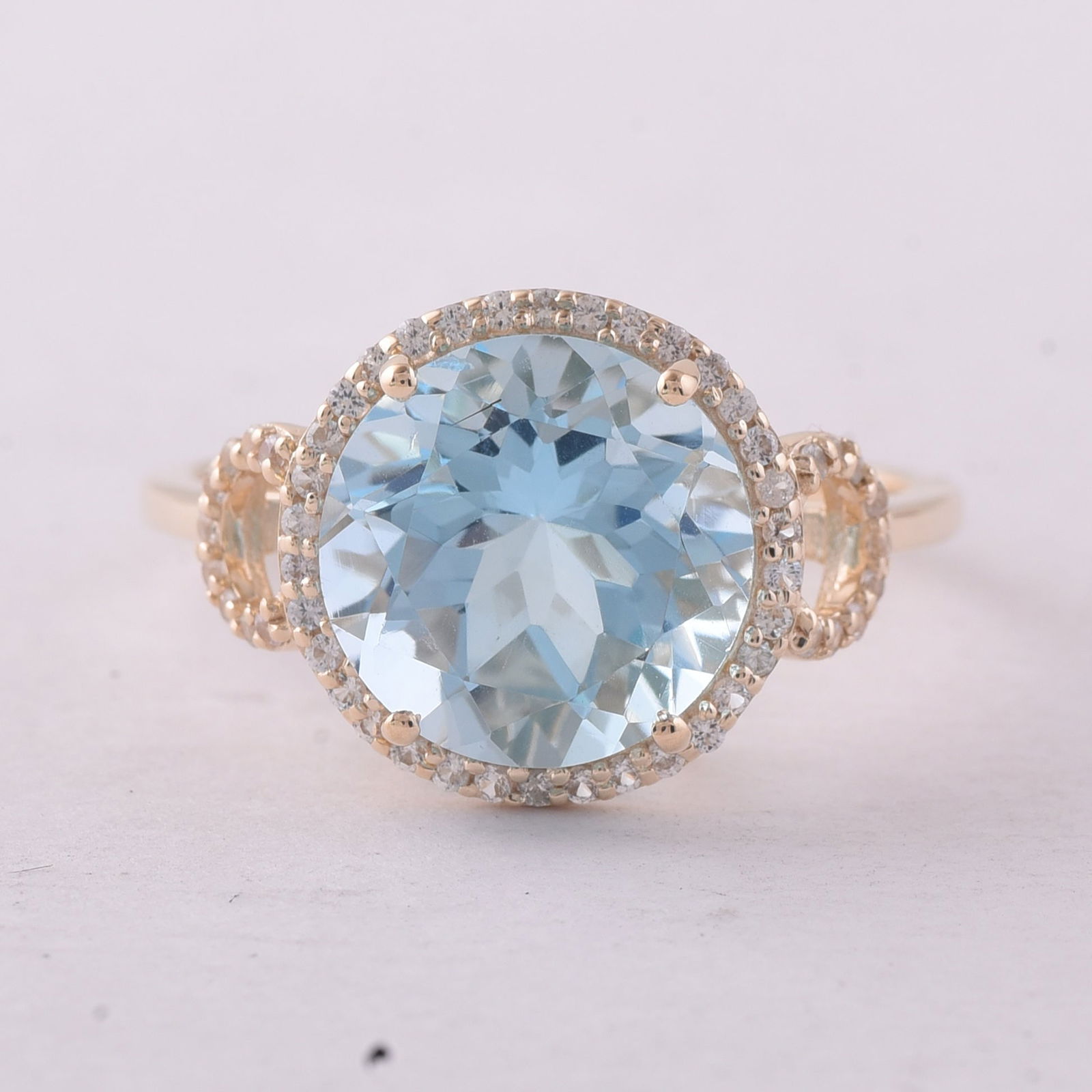 4.80 Ct Round Blue Topaz 9K Gold Ring: Title: 4.80 Ct Round Blue Topaz 9K Gold Ring Description: 4.80 Total Carat Blue Topaz 9K Gold Ring Specifications - Total Weight 2.769 g - Center Gemstone Blue Topaz - Gemstone Carat Weight 4.58 Carat