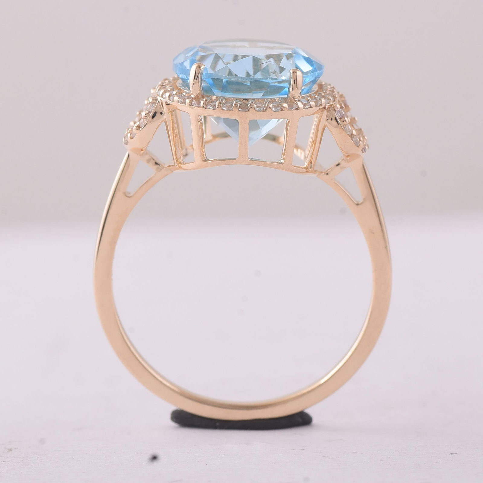 4.80 Ct Round Blue Topaz 9K Gold Ring - 4