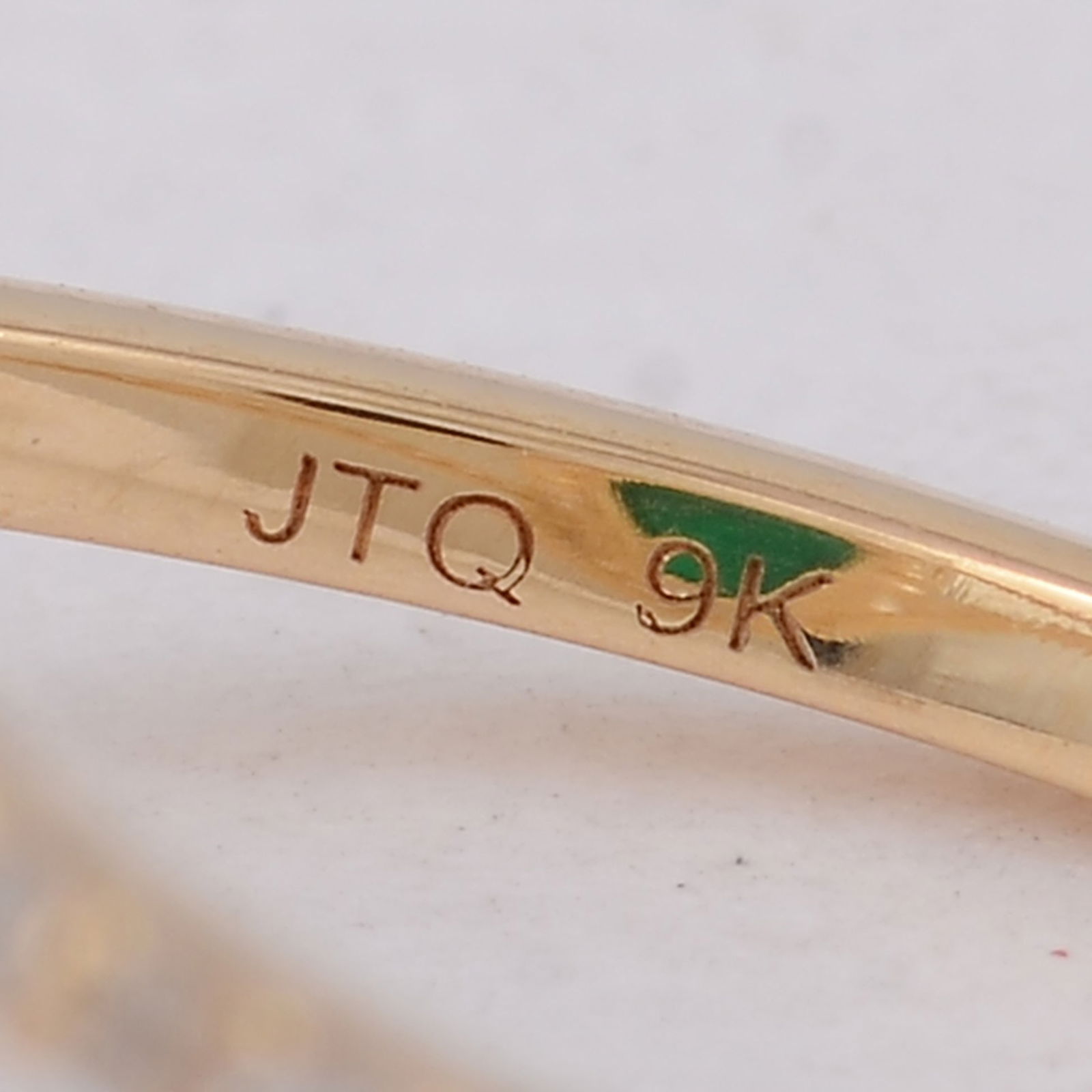 2.23 Ct Oval Emerald 9K Gold Ring - 5