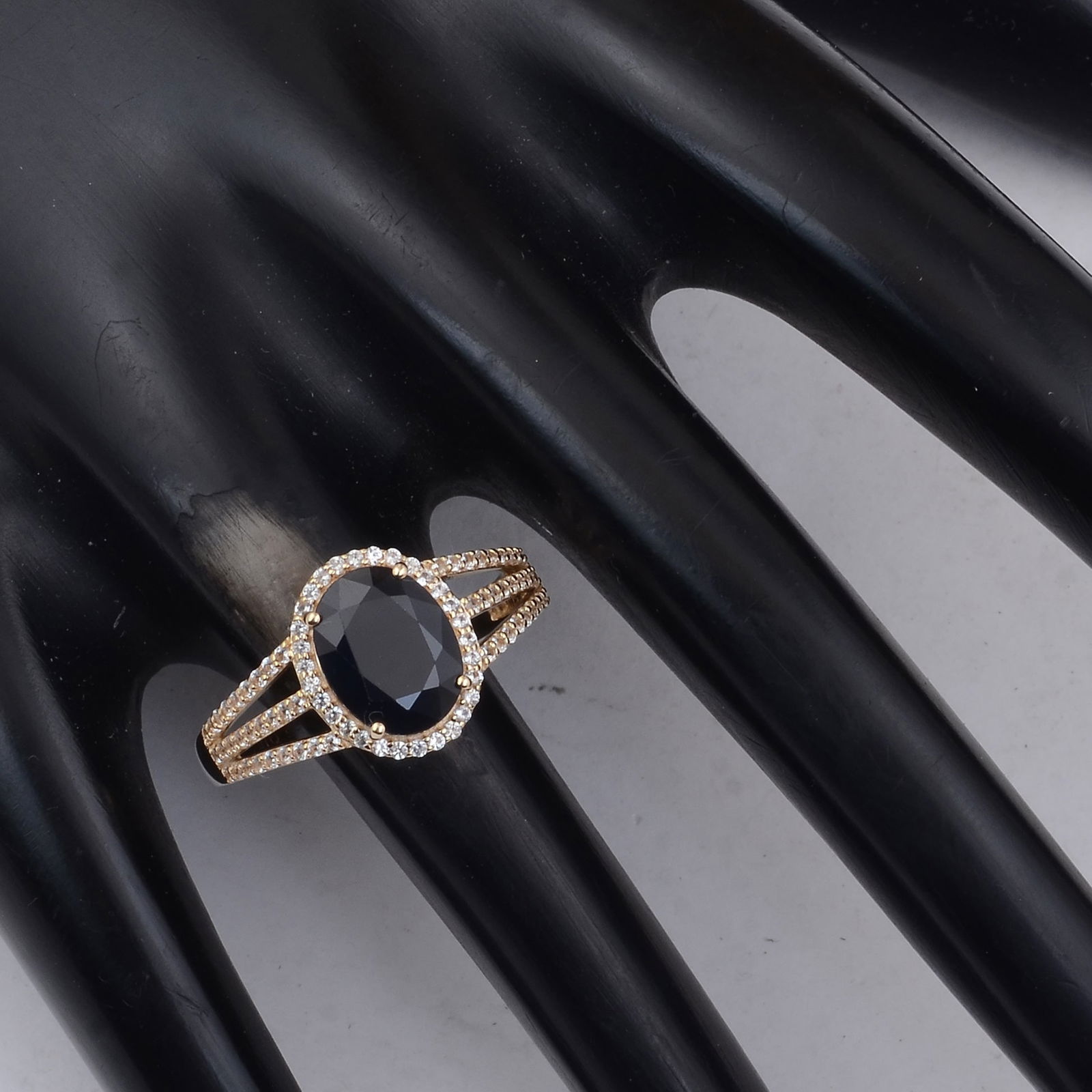 2.68 Ct Oval Sapphire 9K Gold Ring - 2