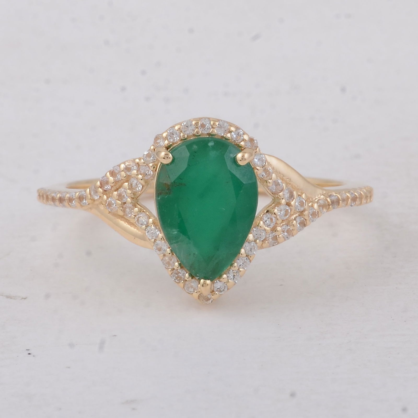 1.55 Ct Pear Emerald 9K Gold Ring: Title: 1.55 Ct Pear Emerald 9K Gold Ring Description: 1.55 Total Carat Emerald 9K Gold Ring Specifications - Total Weight 1.87 g - Center Gemstone Emerald - Gemstone Carat Weight 1.31 Carats - Gemston