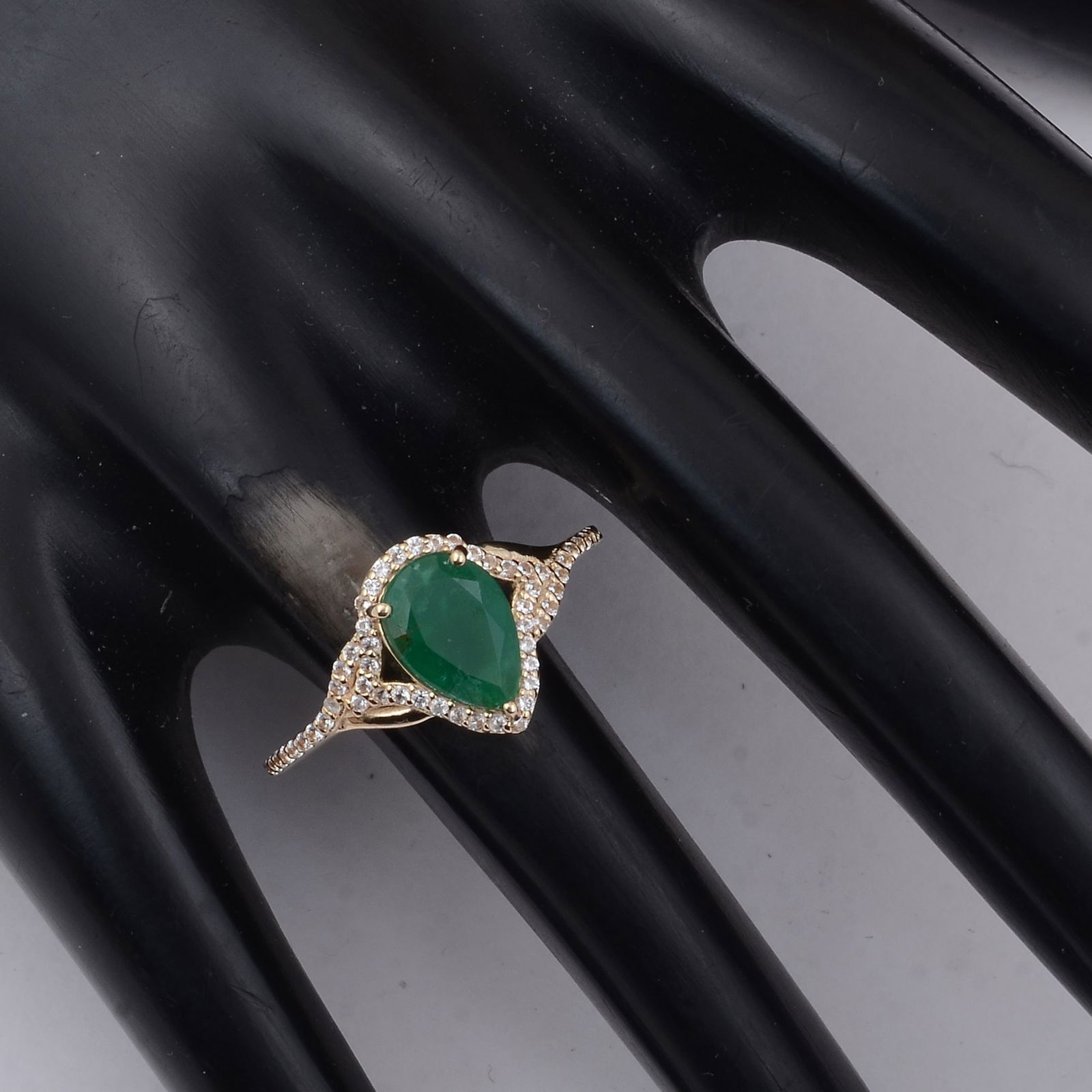 1.55 Ct Pear Emerald 9K Gold Ring - 2