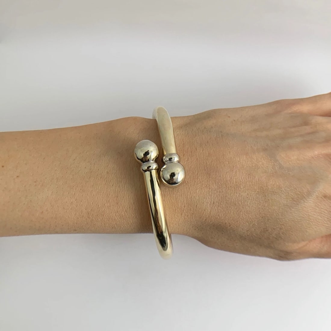 Vintage 1970's Two-Tone Wrap Bangle Bracelet 14K Yellow White Gold, 15.25 Grams - 4