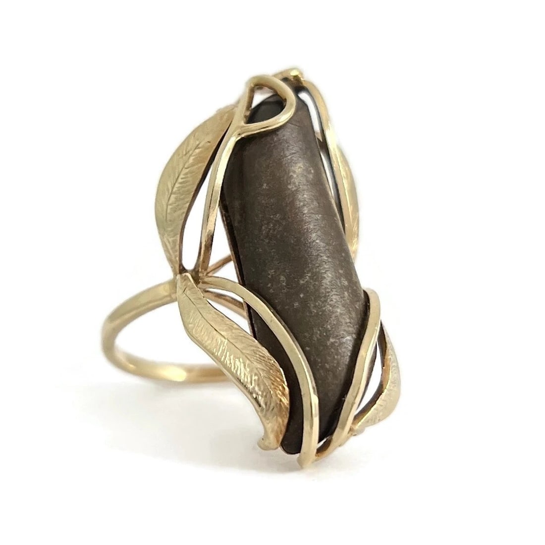 Vintage 1970's Long Brown Gemstone Cocktail Ring 14K Yellow Gold, 6.01 Grams: Title: Vintage 1970's Long Brown Gemstone Cocktail Ring 14K Yellow Gold, 6.01 Grams Description: Vintage 1970's Long Brown Gemstone Cocktail Ring 14K Yellow Gold, 6.01 Grams This is such a unique