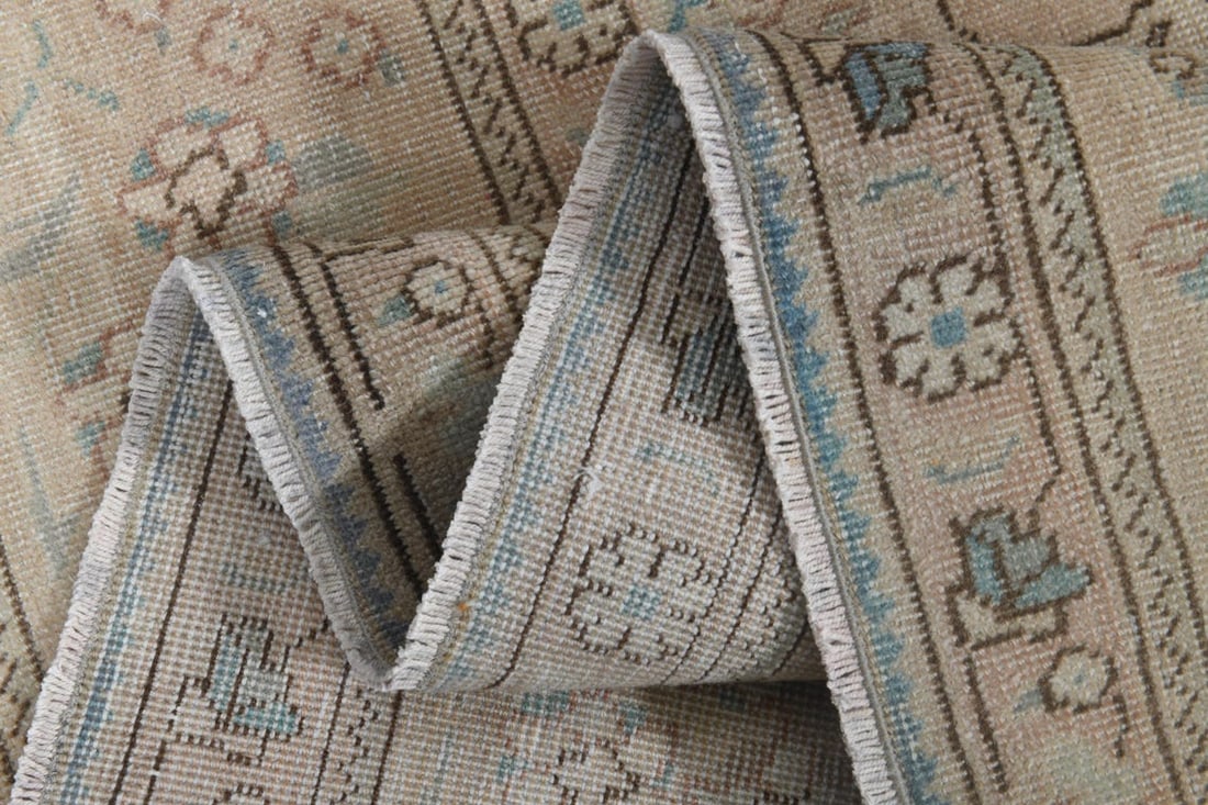 9'5x12'6 ft, OVERSIZED BEIGE BROWN, Minimalist: Title: 9'5x12'6 ft, OVERSIZED BEIGE BROWN, Minimalist Origin: Turkey Date/Period: 1960 - 1970 Materials: Wool and Cotton Size: Width: 9.5 feet; Length: 12.6 feet Description: This Turkish one-of-a-kin